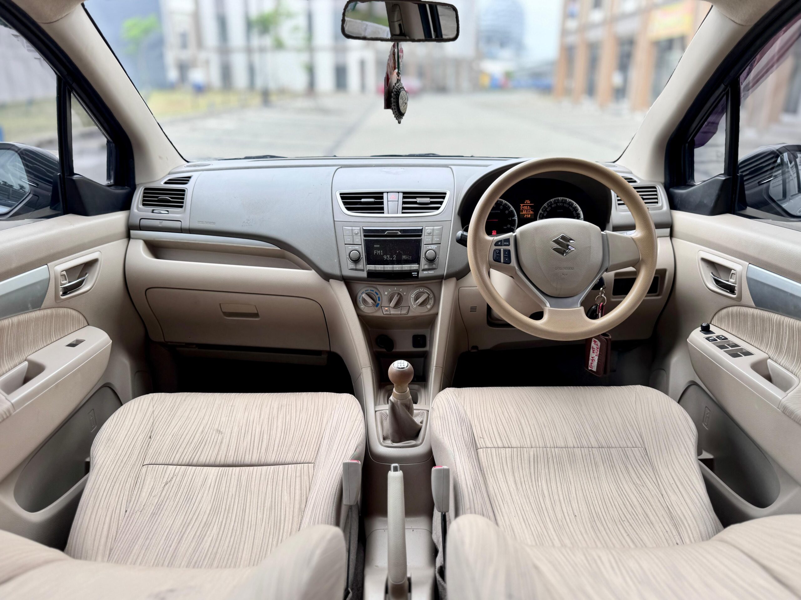 ERTIGA GX MT SILVER 2014 - Gambar 16