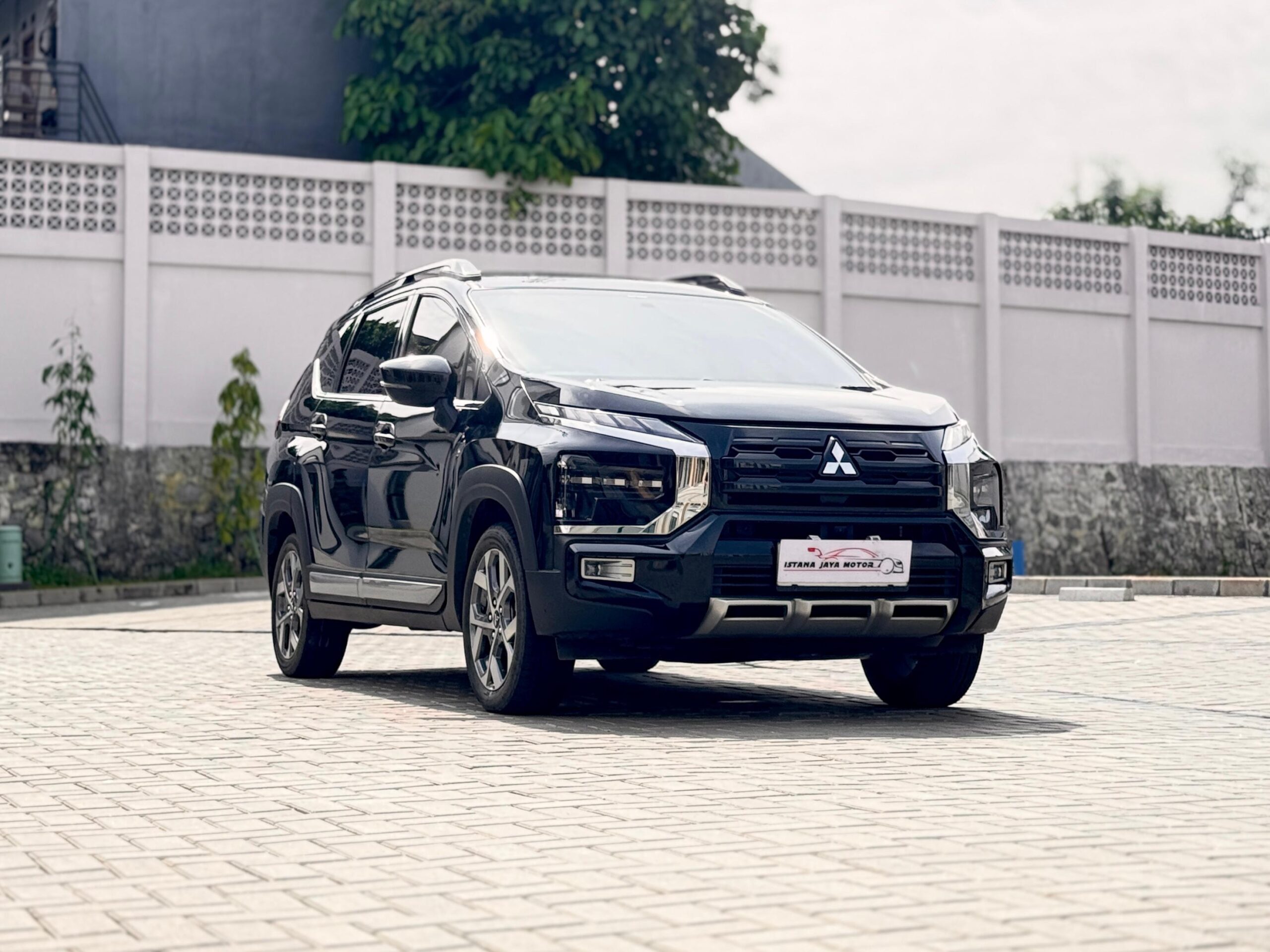 XPANDER CROSS PREMIUM AT HITAM 2023 - Gambar 3