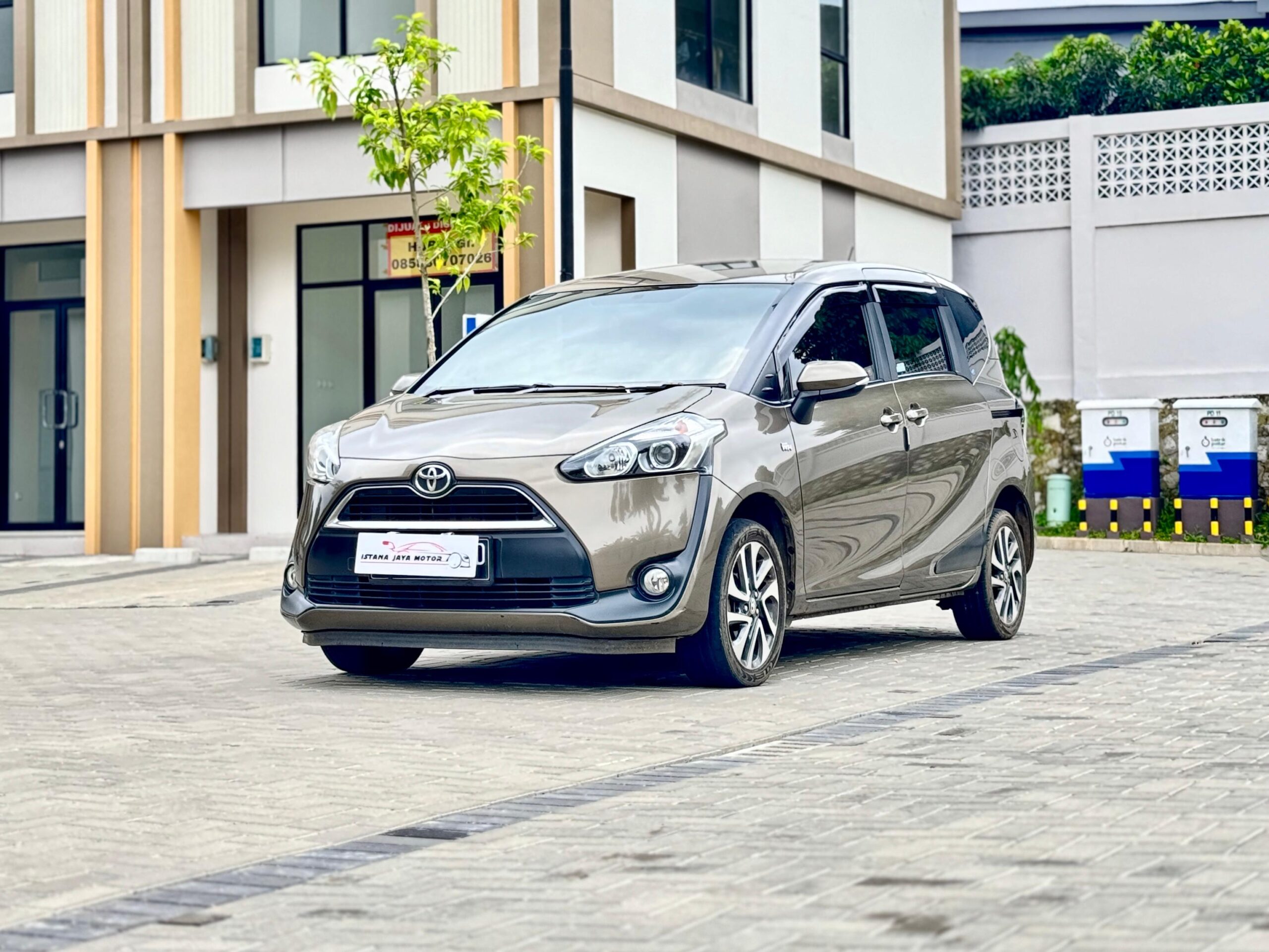 SIENTA V AT COKLAT 2017 - Gambar 2