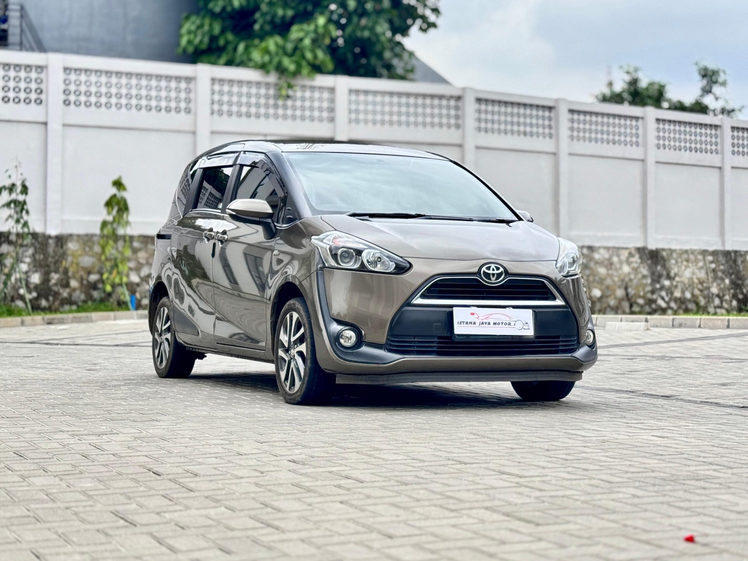 SIENTA V AT COKLAT 2017 - Gambar 3