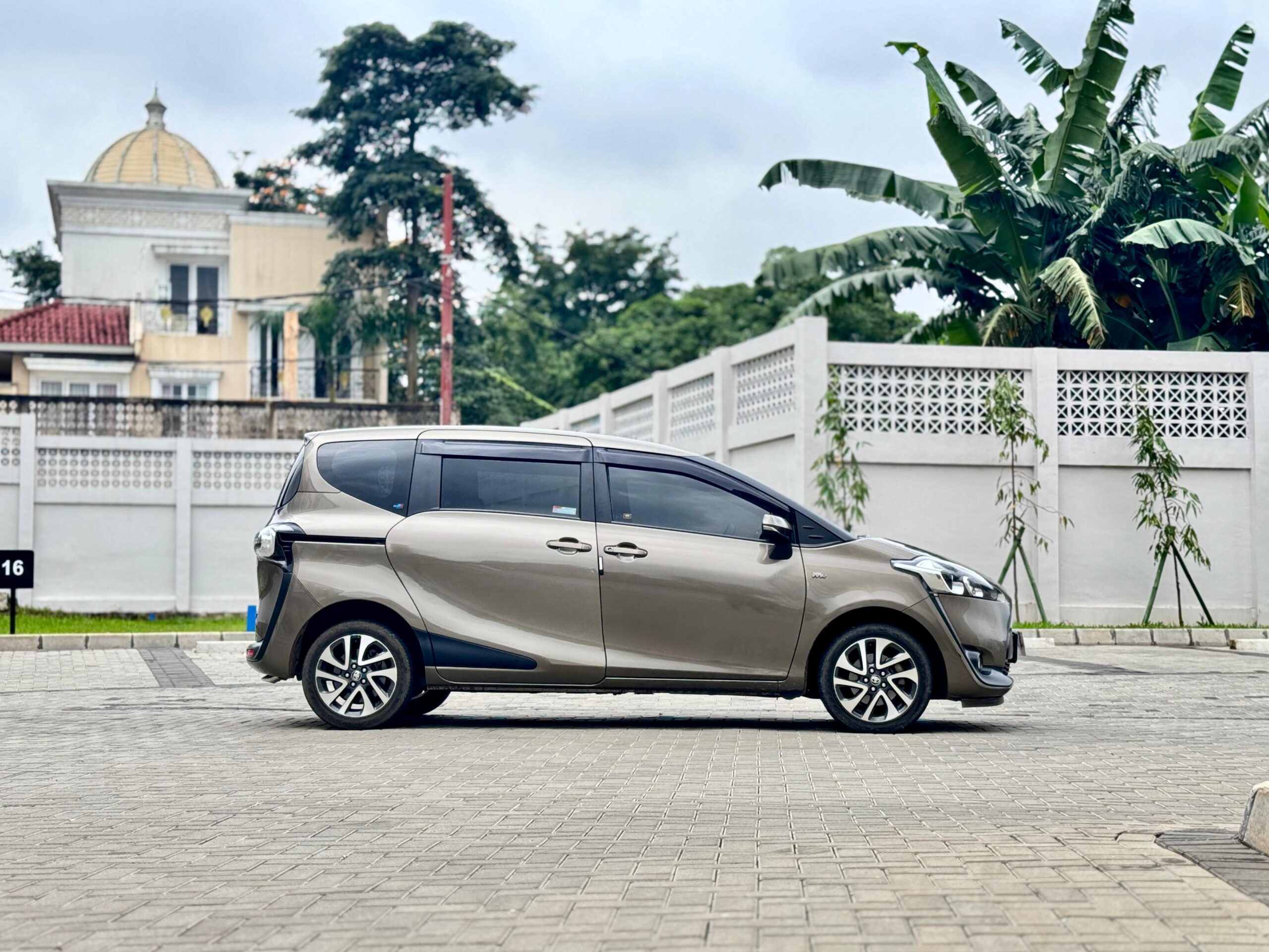 SIENTA V AT COKLAT 2017 - Gambar 5