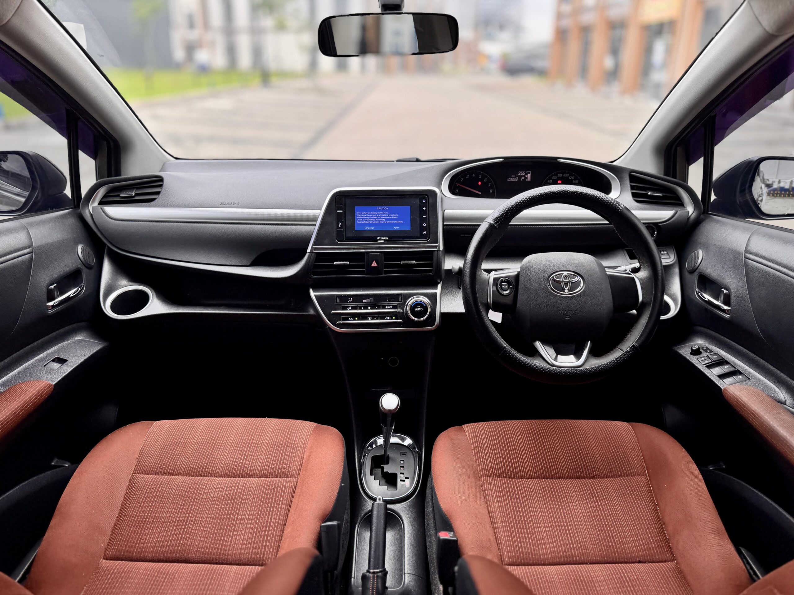 SIENTA V AT COKLAT 2017 - Gambar 11