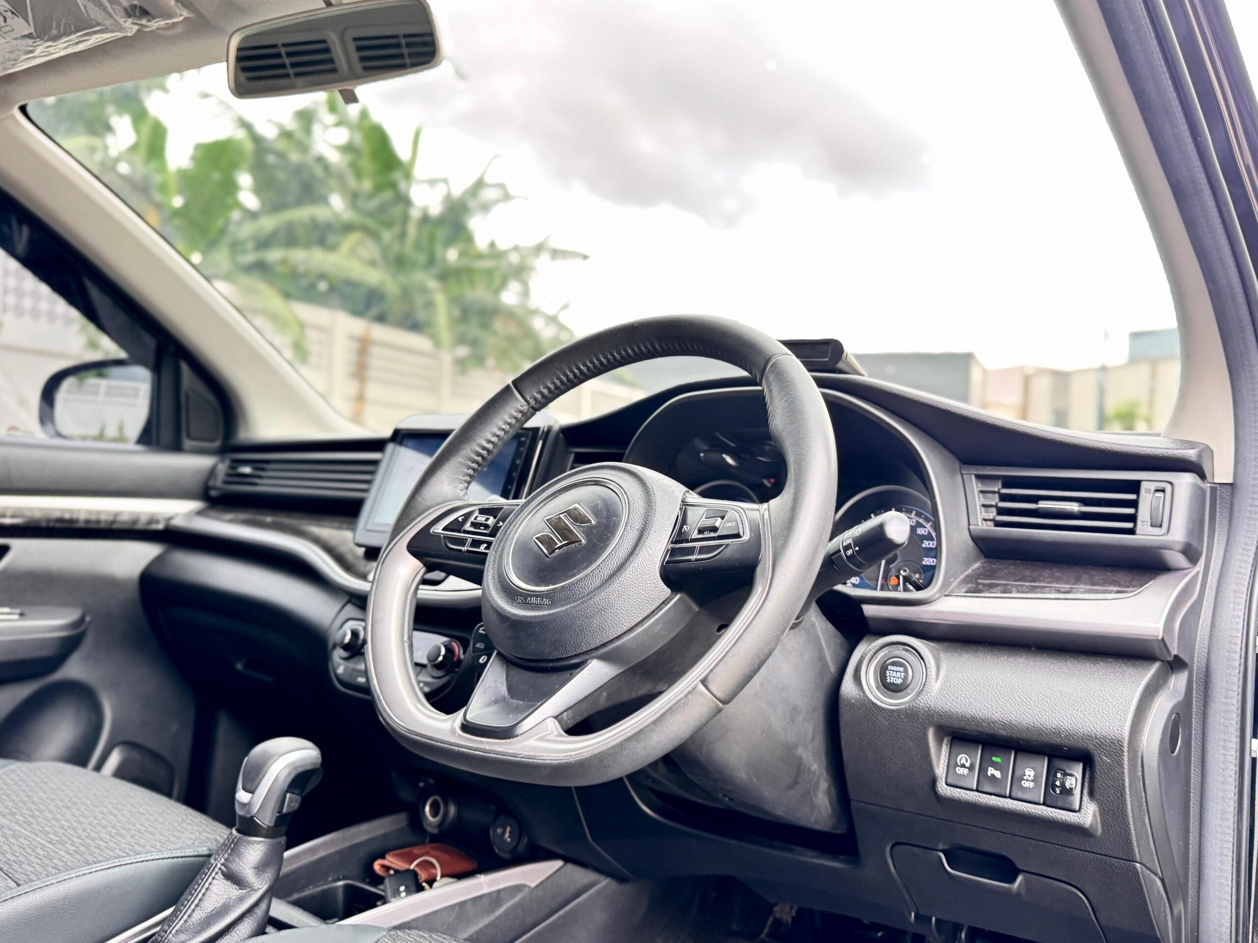 XL7 HYBRID BETA AT HITAM 2023 - Gambar 10