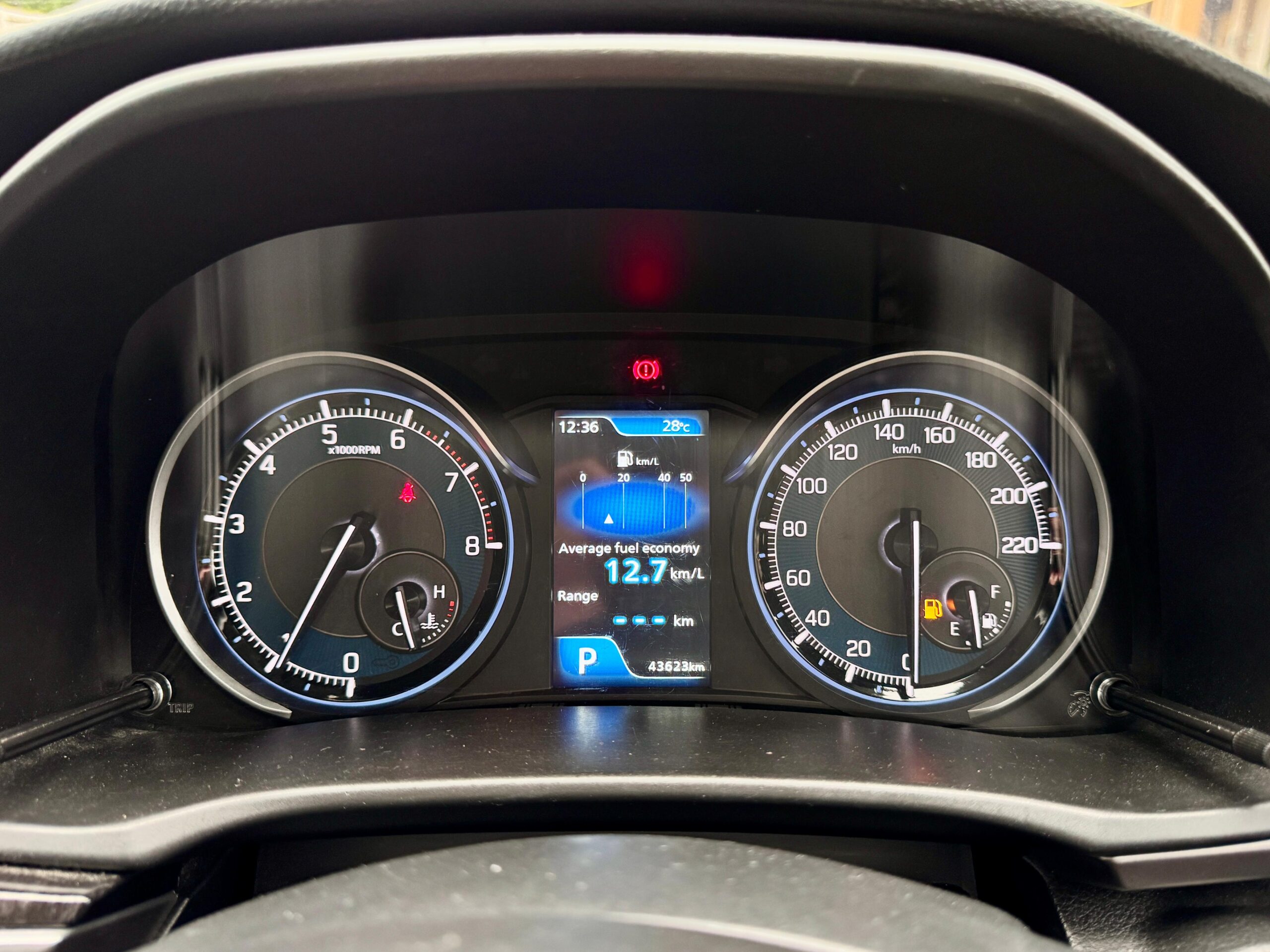 XL7 HYBRID BETA AT HITAM 2023 - Gambar 8