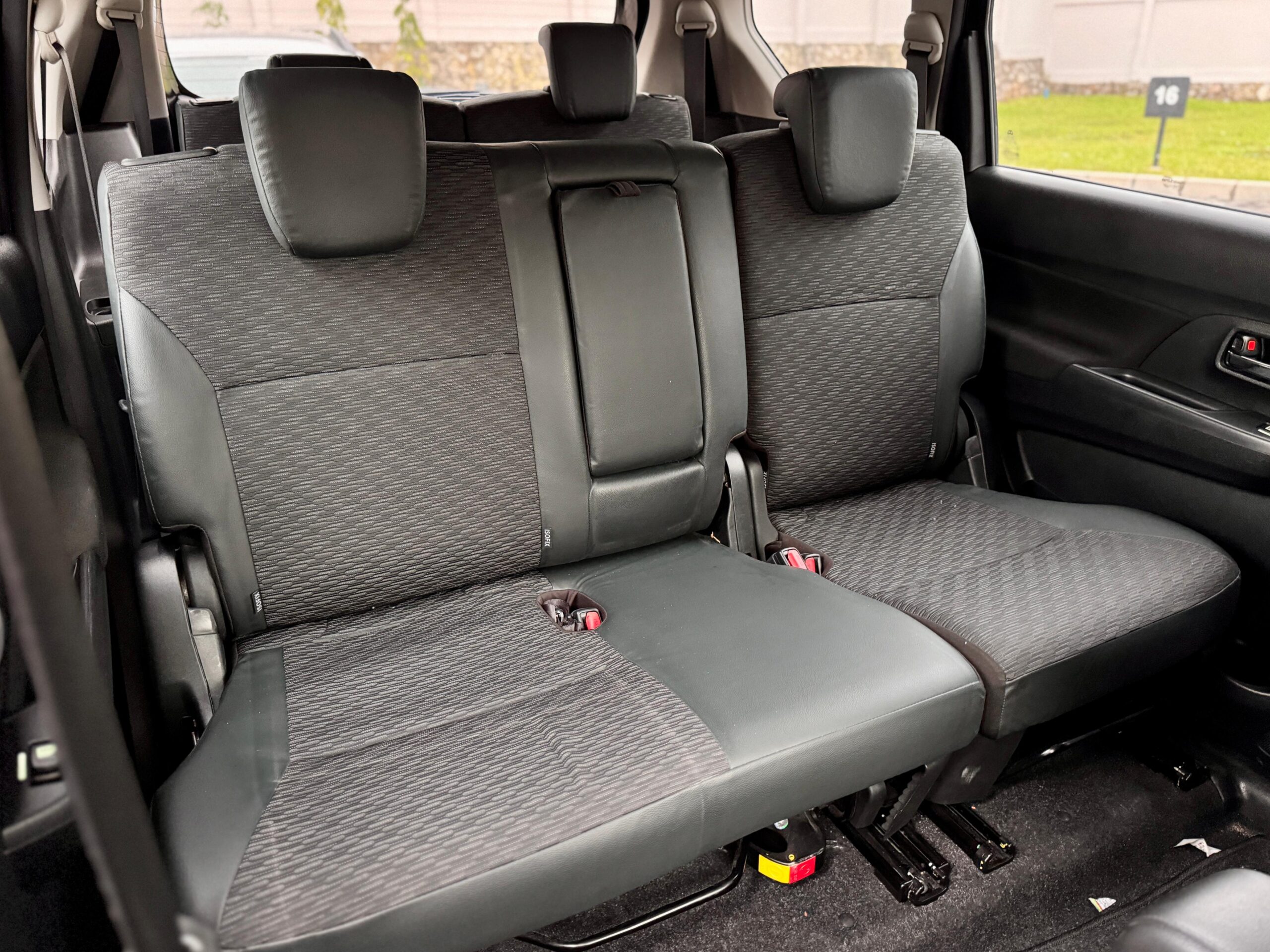 XL7 HYBRID BETA AT HITAM 2023 - Gambar 13