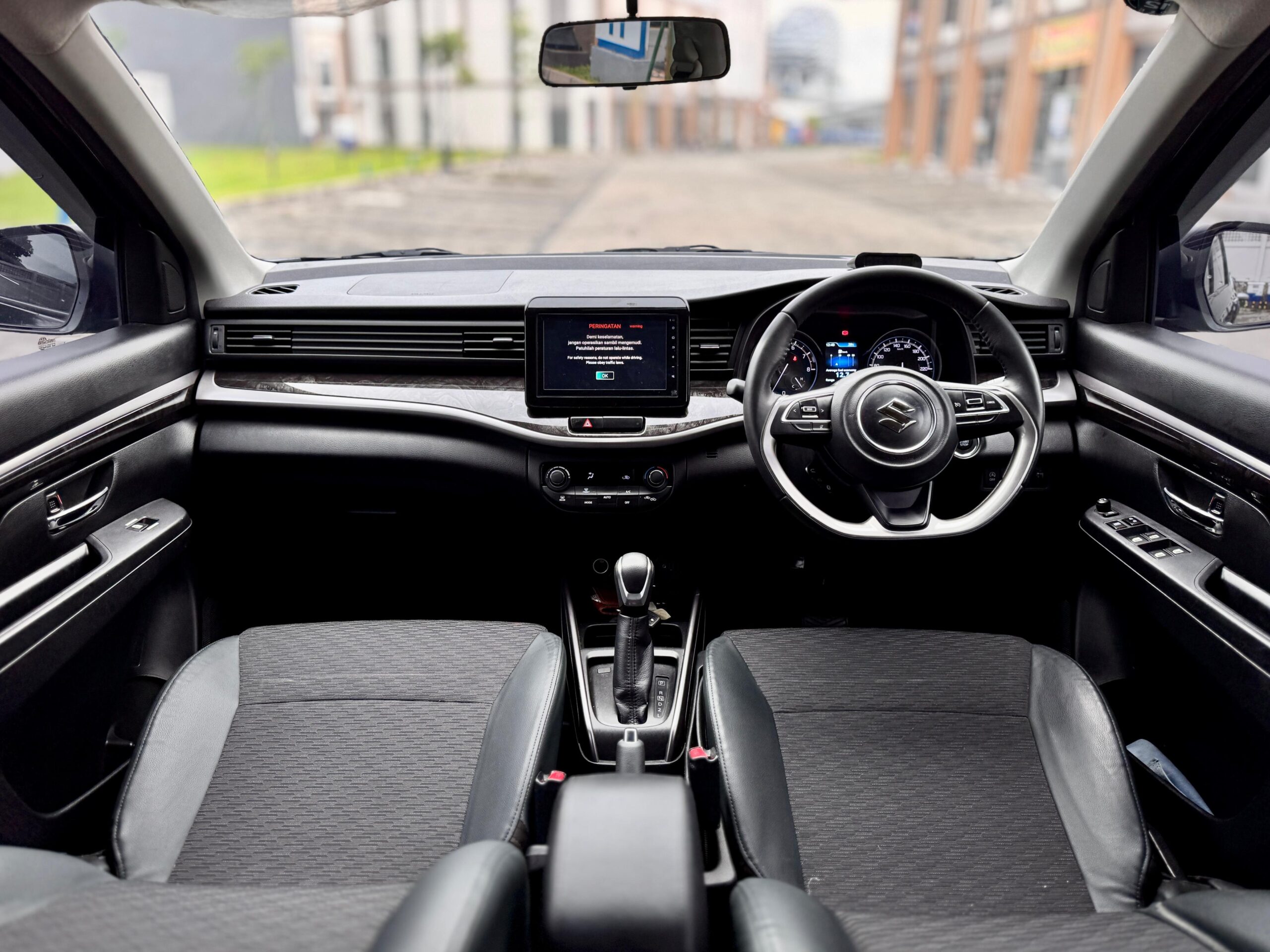 XL7 HYBRID BETA AT HITAM 2023 - Gambar 9