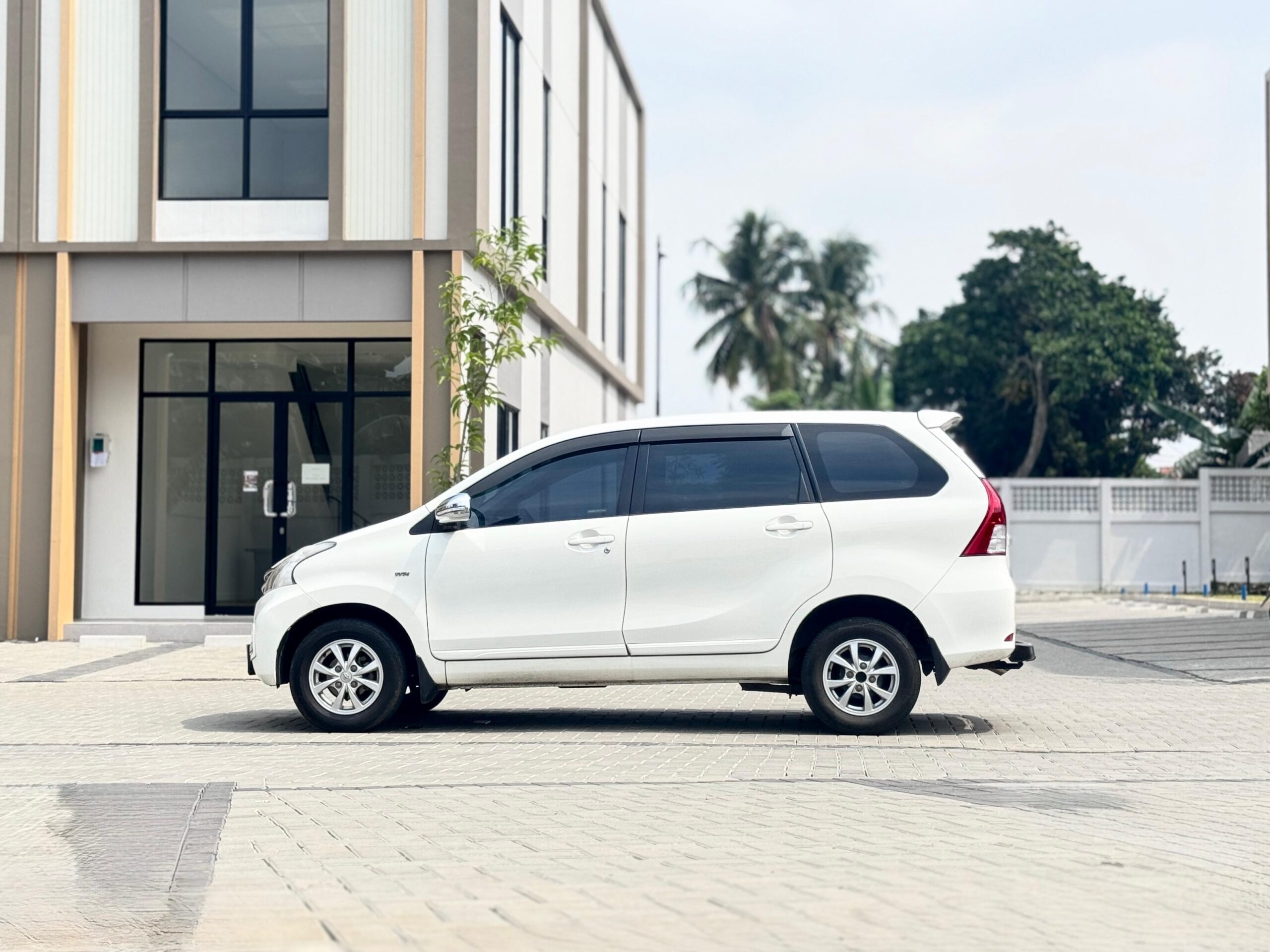 AVANZA 1.3 G AT PUTIH 2014 - Gambar 4