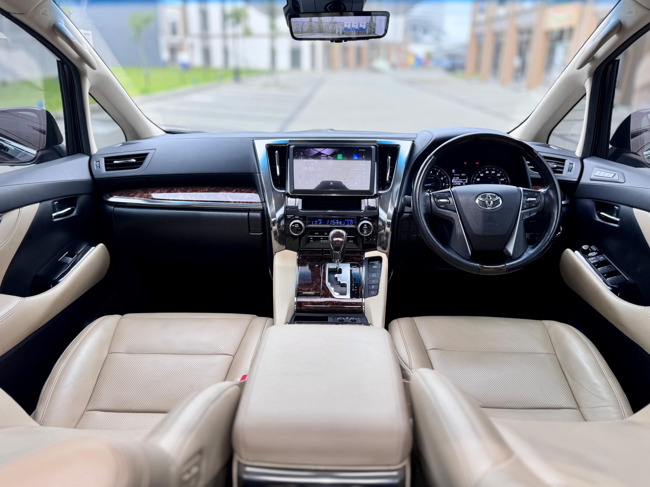 ALPHARD 2.5 G AT HITAM 2022 - Gambar 10