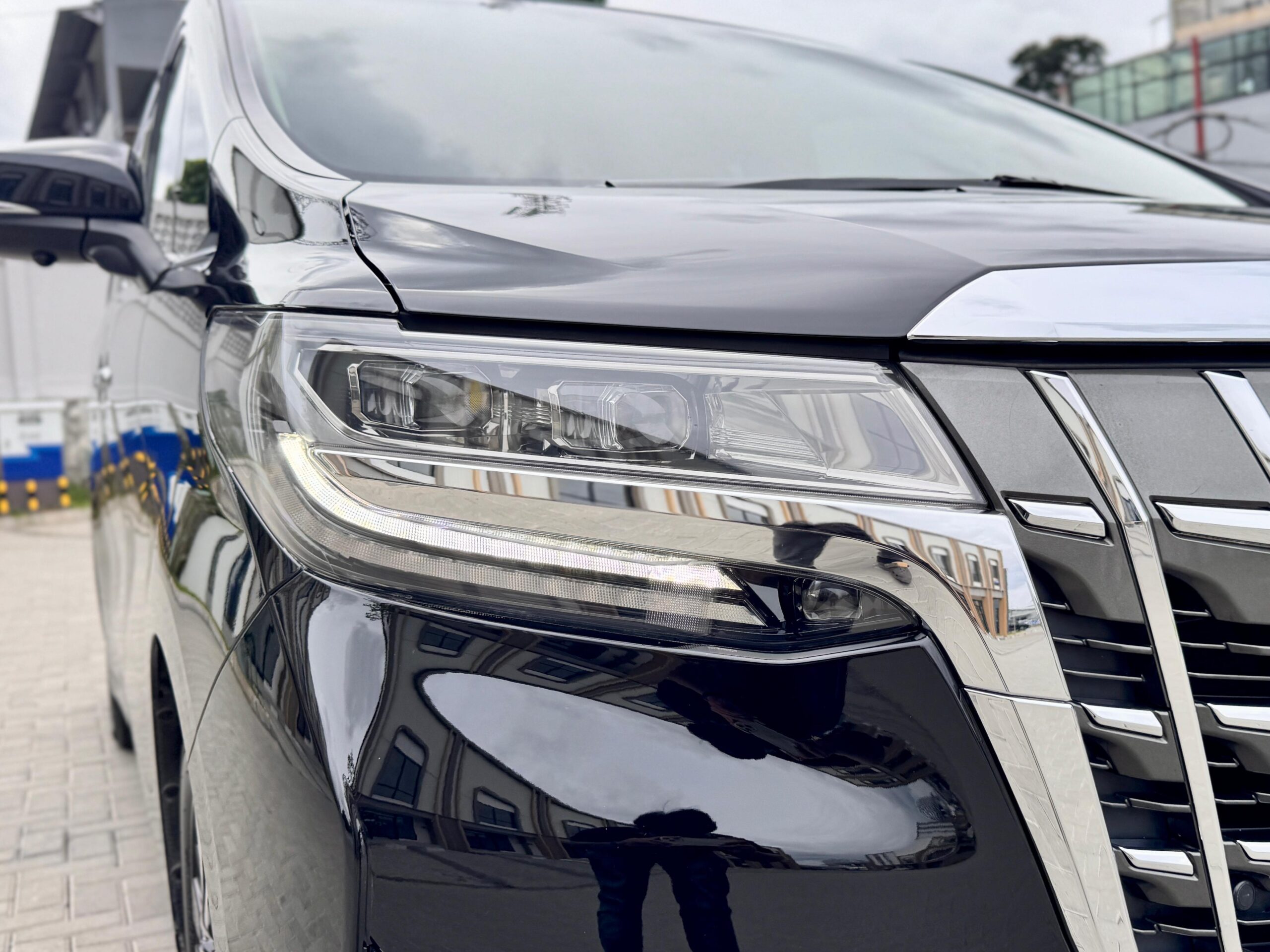 ALPHARD 2.5 G AT HITAM 2022 - Gambar 25