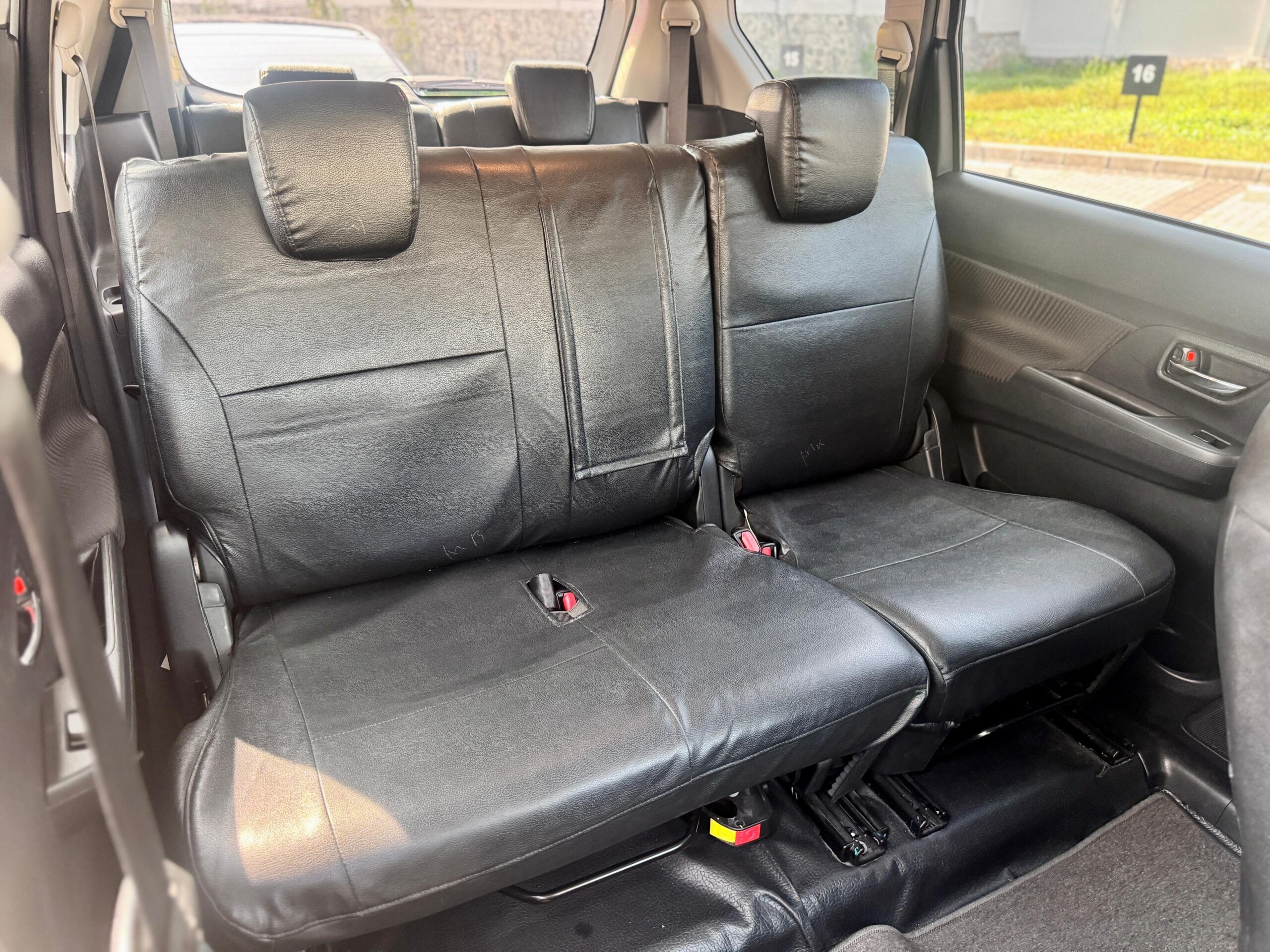 ERTIGA GX HYBRID AT SILVER 2022 - Gambar 14