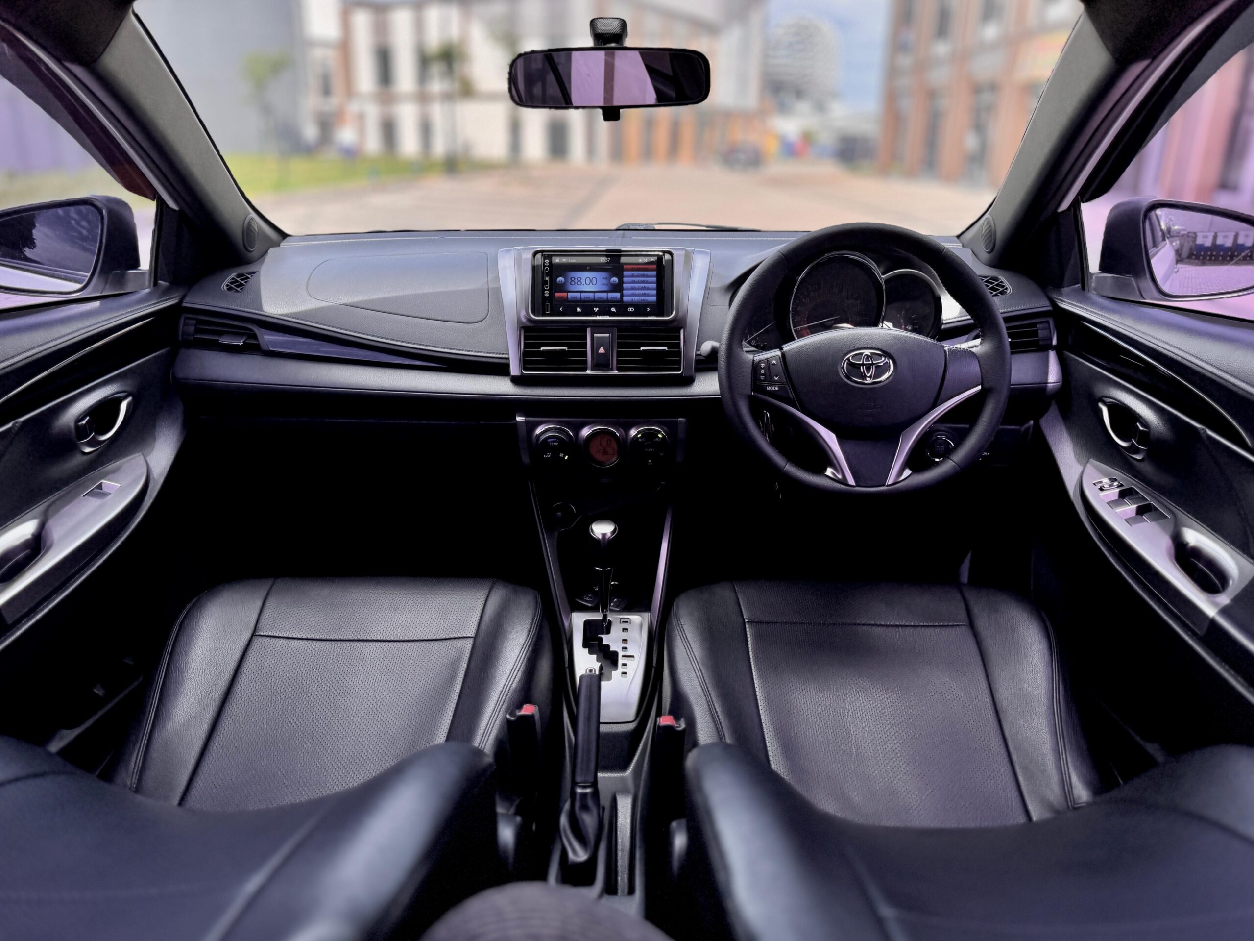 YARIS TRD AT PUTIH 2015 - Gambar 11