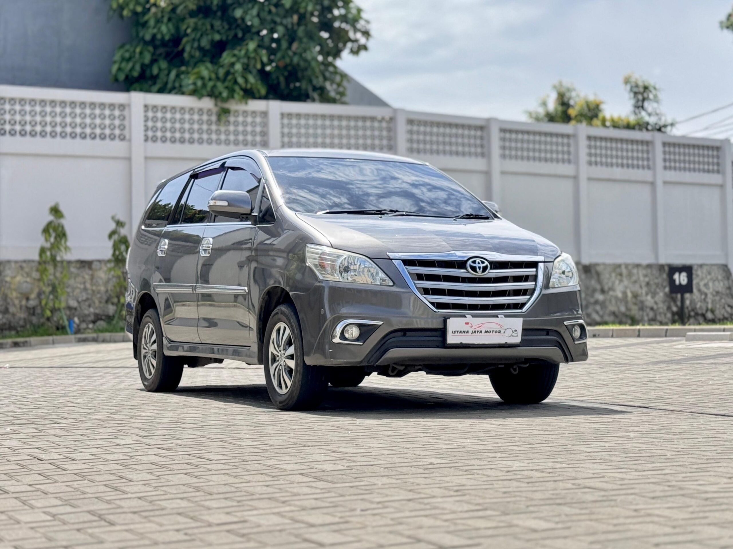 INNOVA 2.0 V MT ABU 2015 - Gambar 2