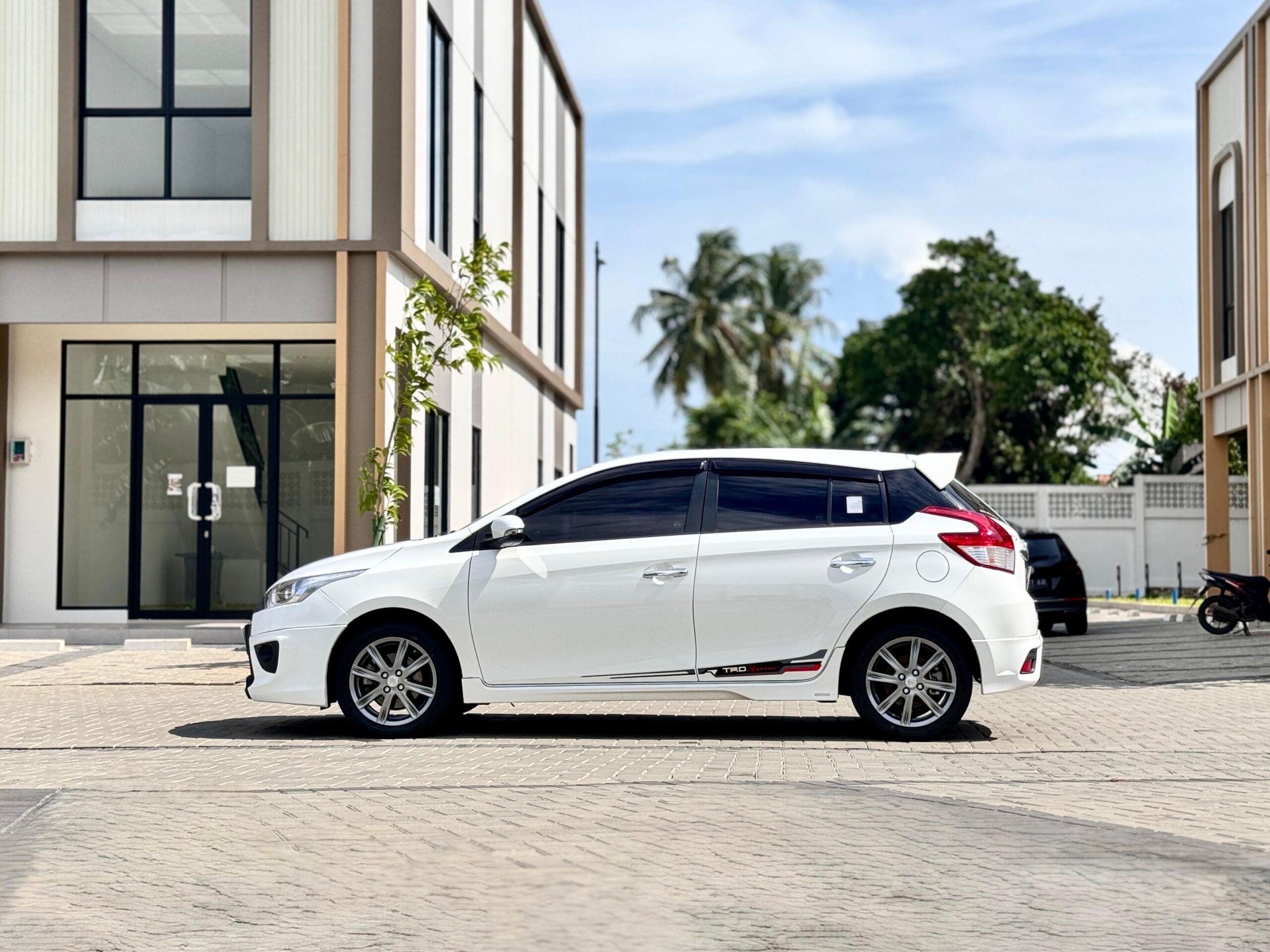 YARIS TRD AT PUTIH 2015 - Gambar 5