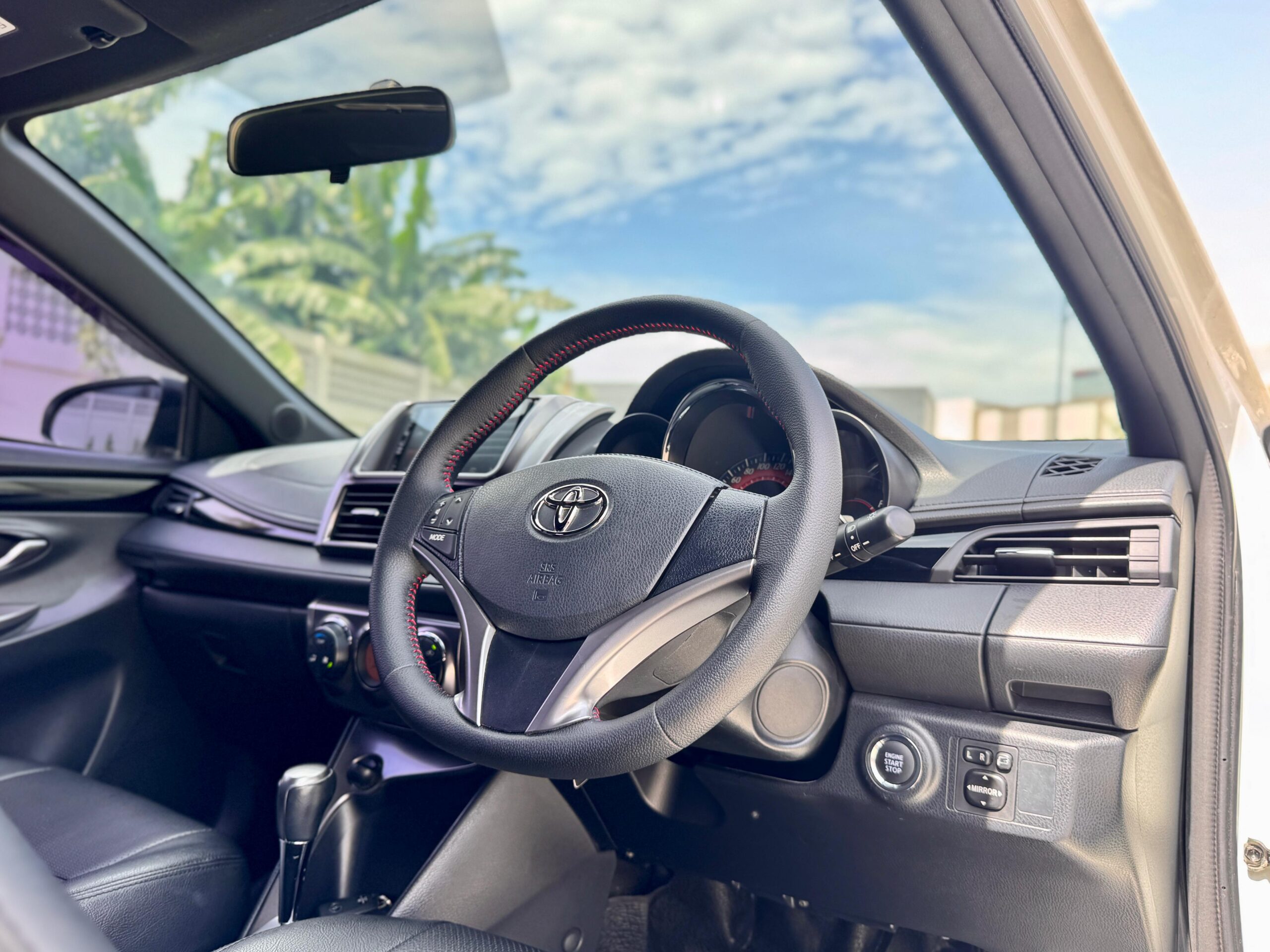 YARIS TRD AT PUTIH 2015 - Gambar 9