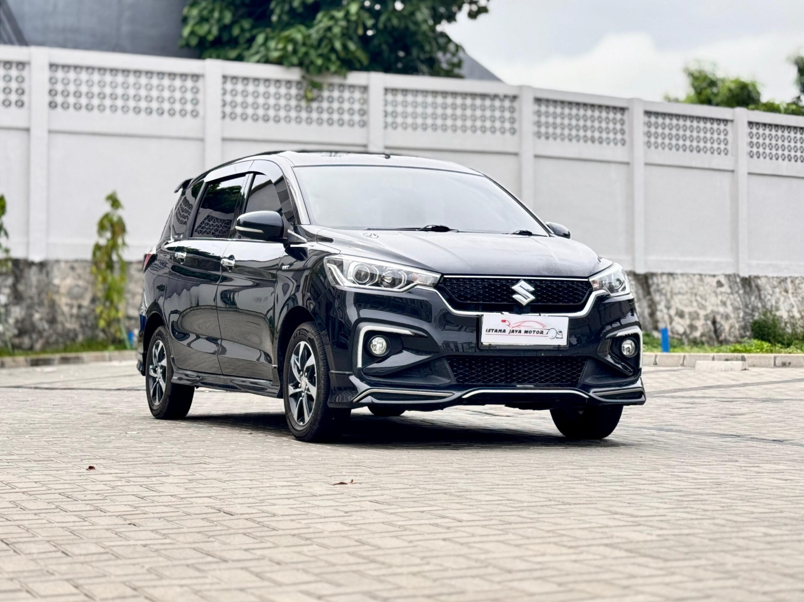 ERTIGA GT SPORT AT HITAM 2021 - Gambar 2