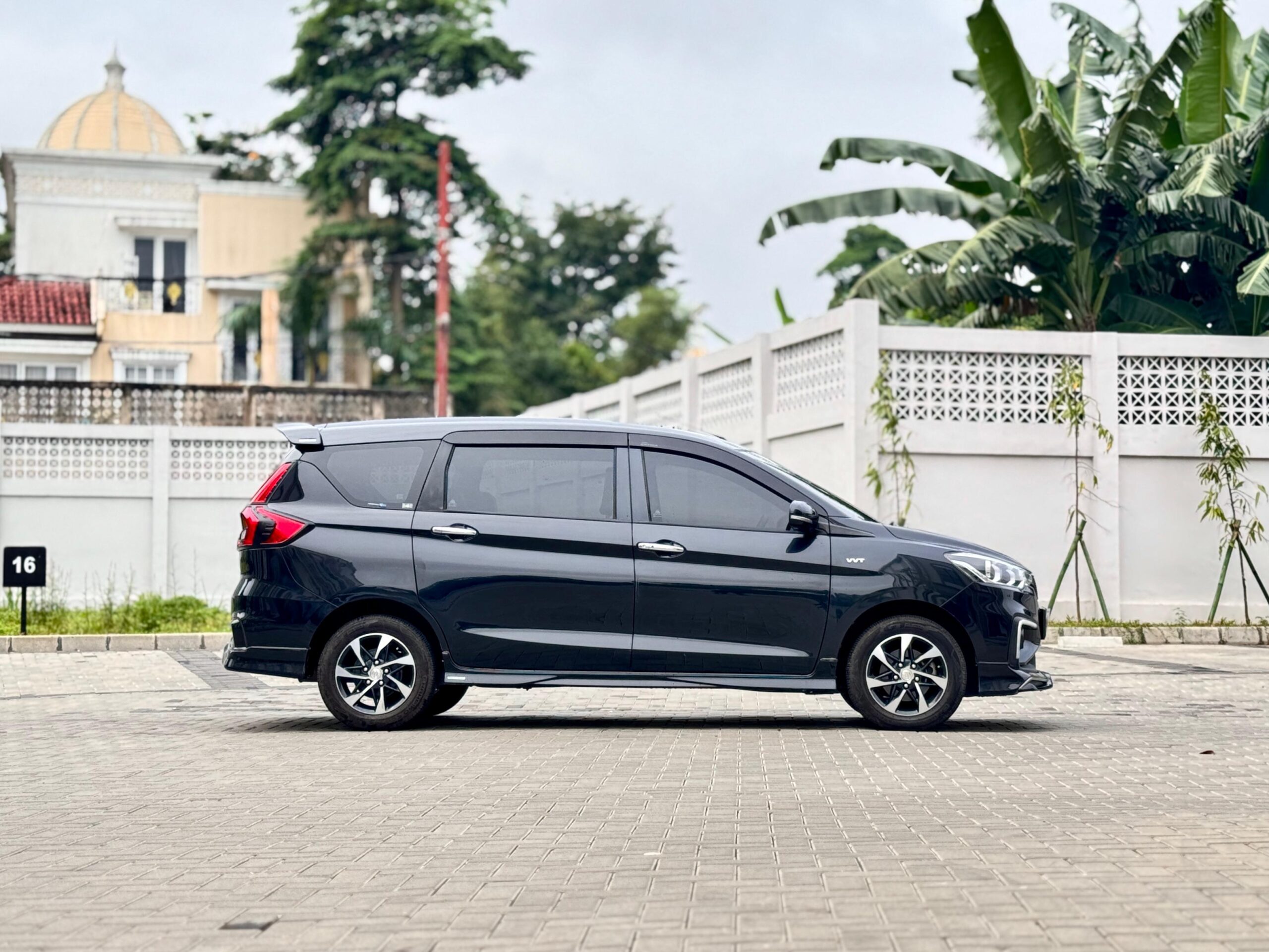 ERTIGA GT SPORT AT HITAM 2021 - Gambar 4