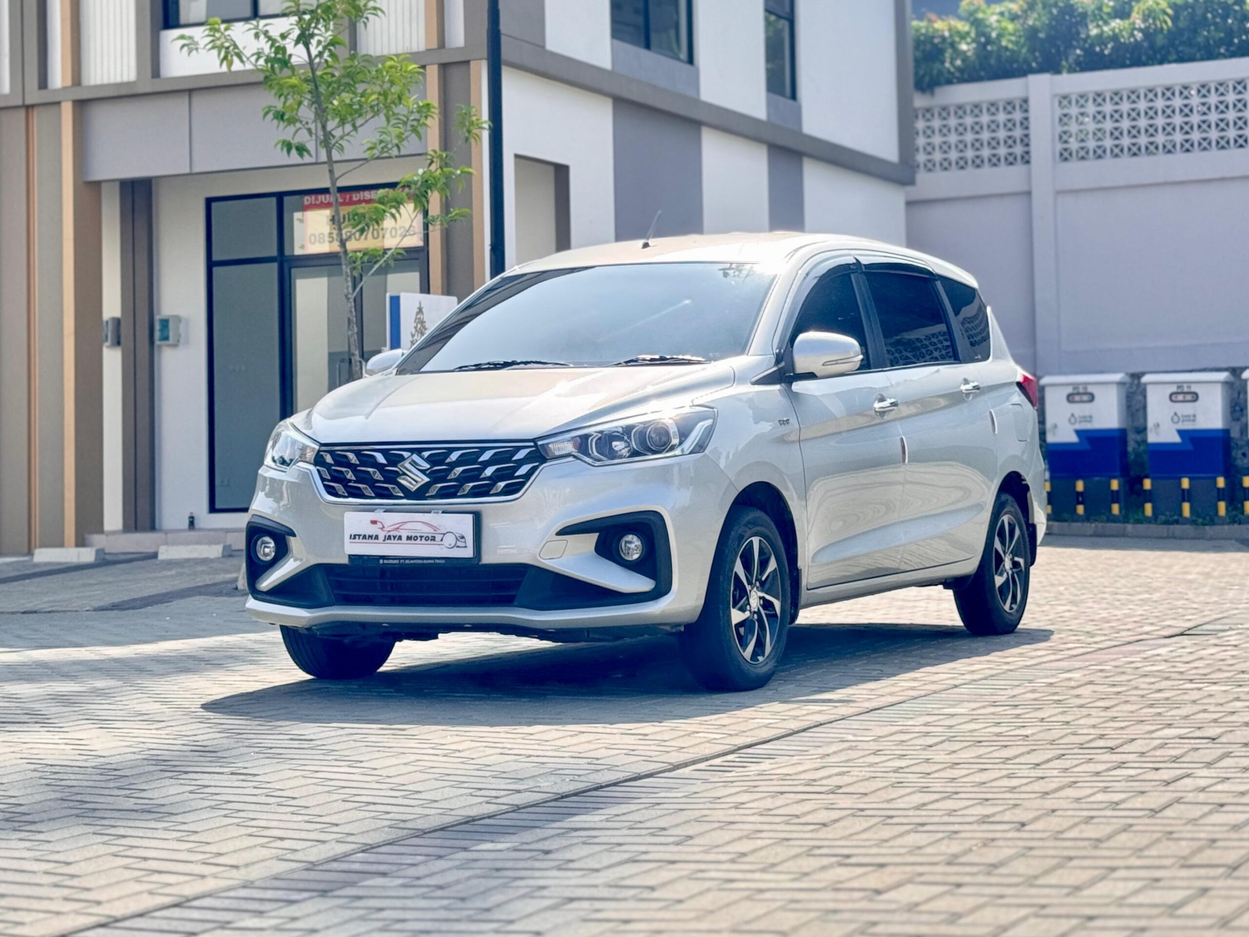 ERTIGA GX HYBRID AT SILVER 2022 - Gambar 3