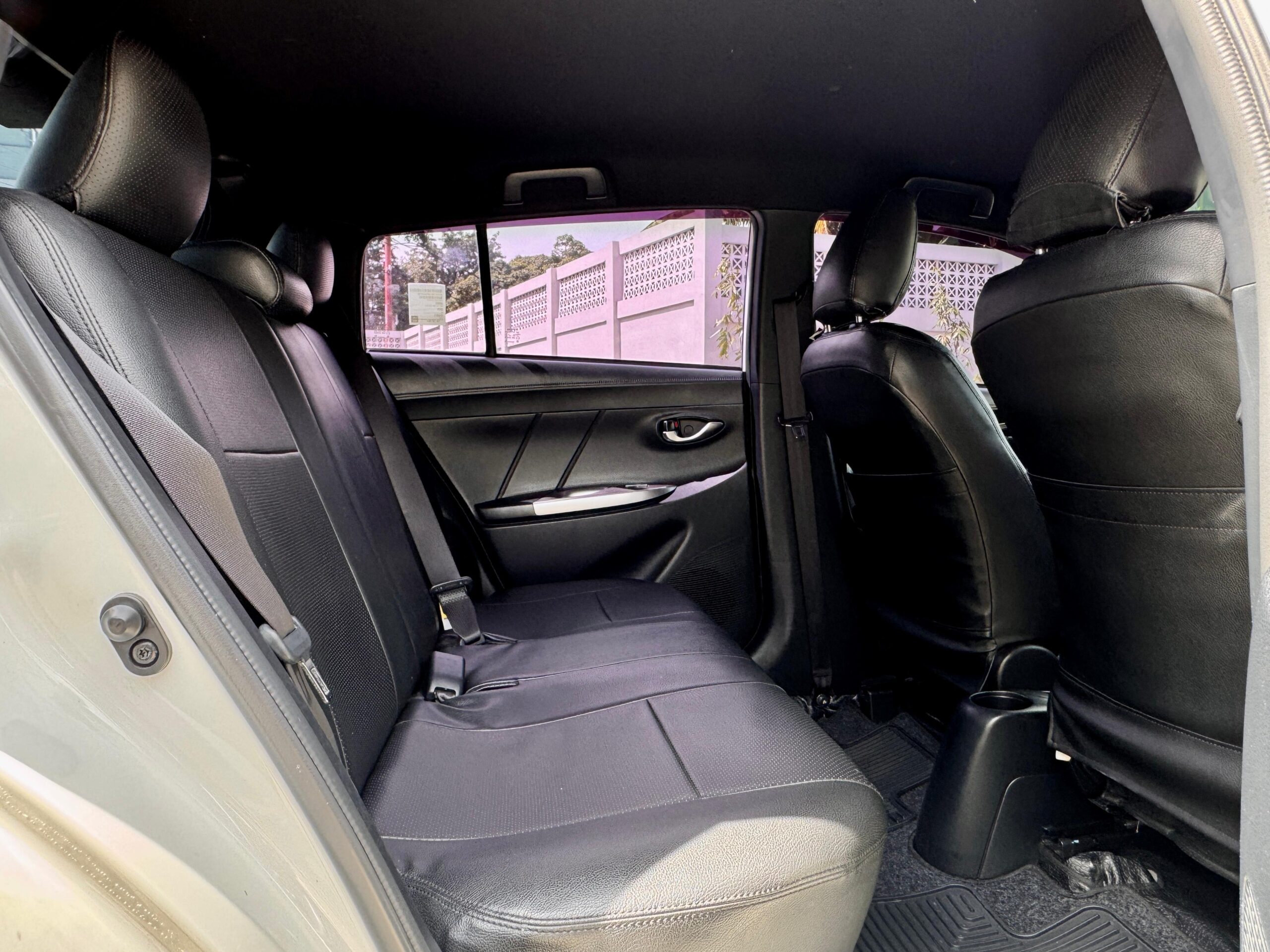 YARIS TRD AT PUTIH 2015 - Gambar 13