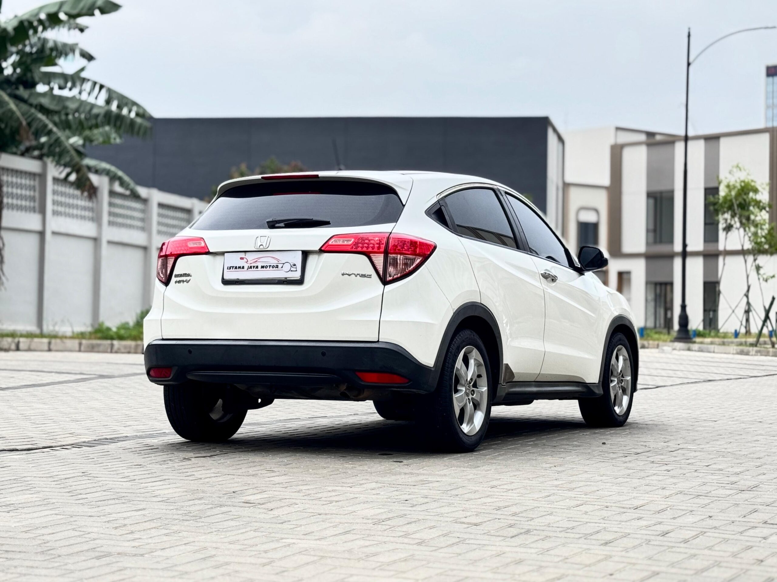 HRV E AT PUTIH 2016 - Gambar 4