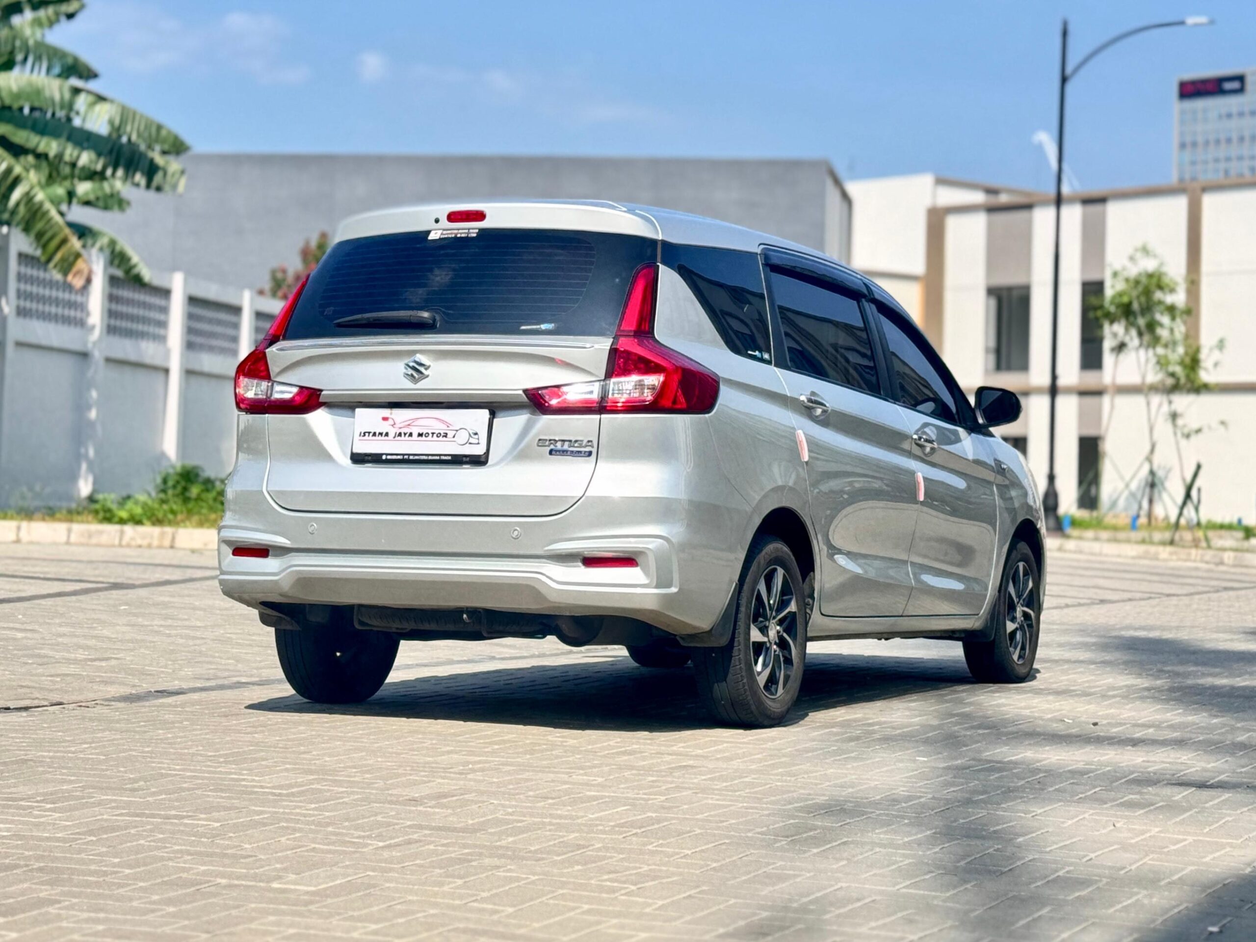 ERTIGA GX HYBRID AT SILVER 2022 - Gambar 5