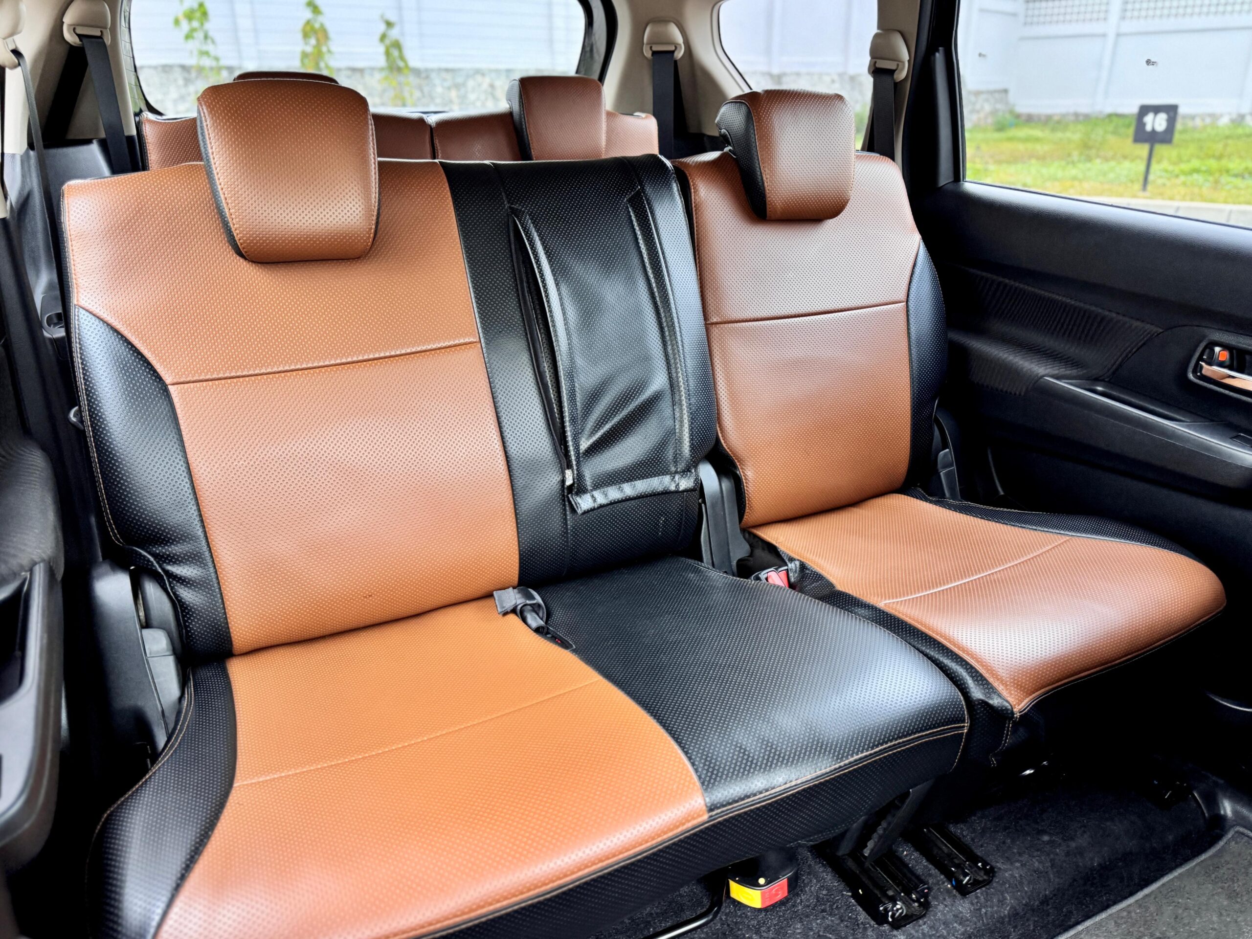 ERTIGA GT SPORT AT HITAM 2021 - Gambar 13