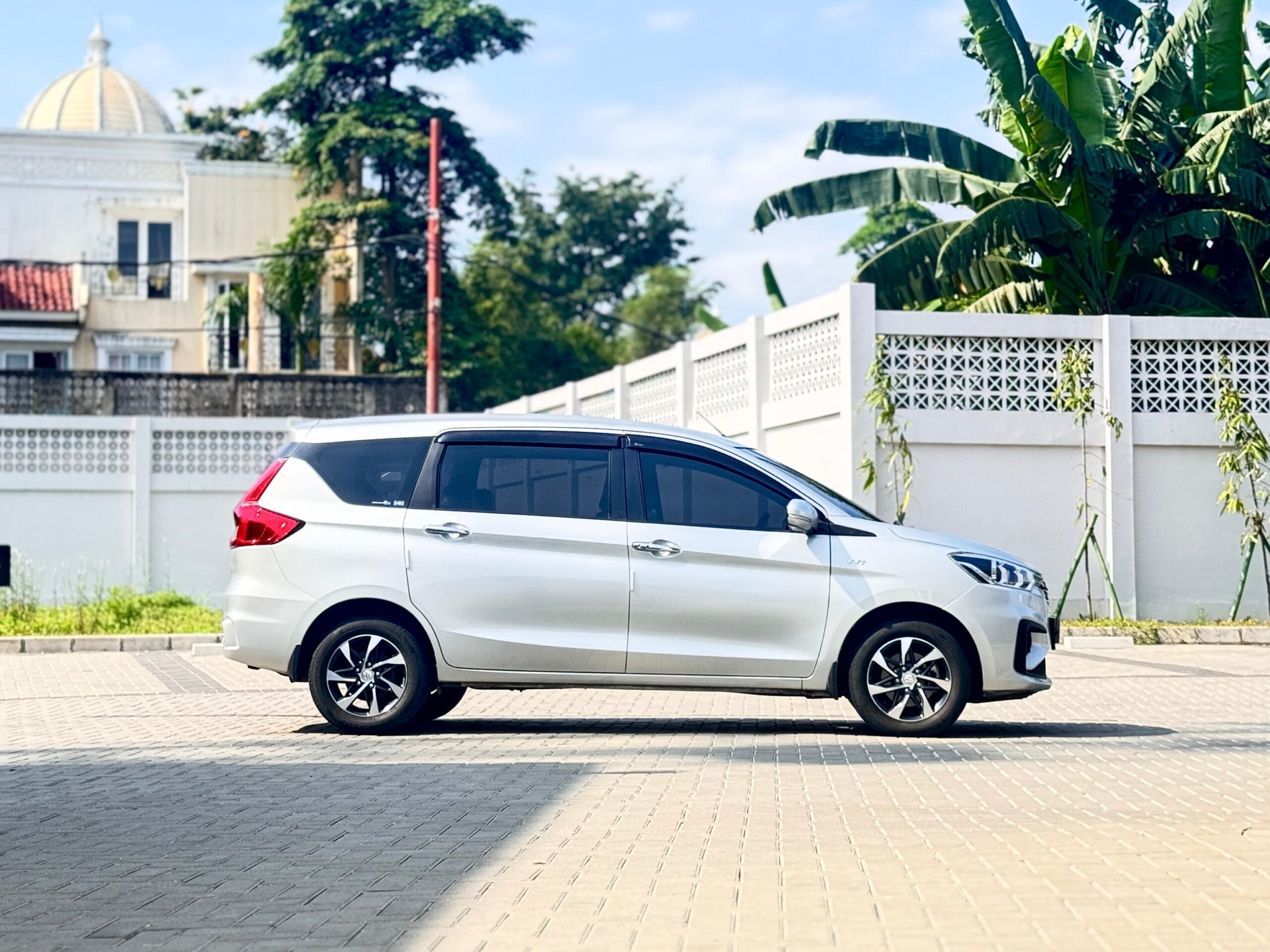 ERTIGA GX HYBRID AT SILVER 2022 - Gambar 6