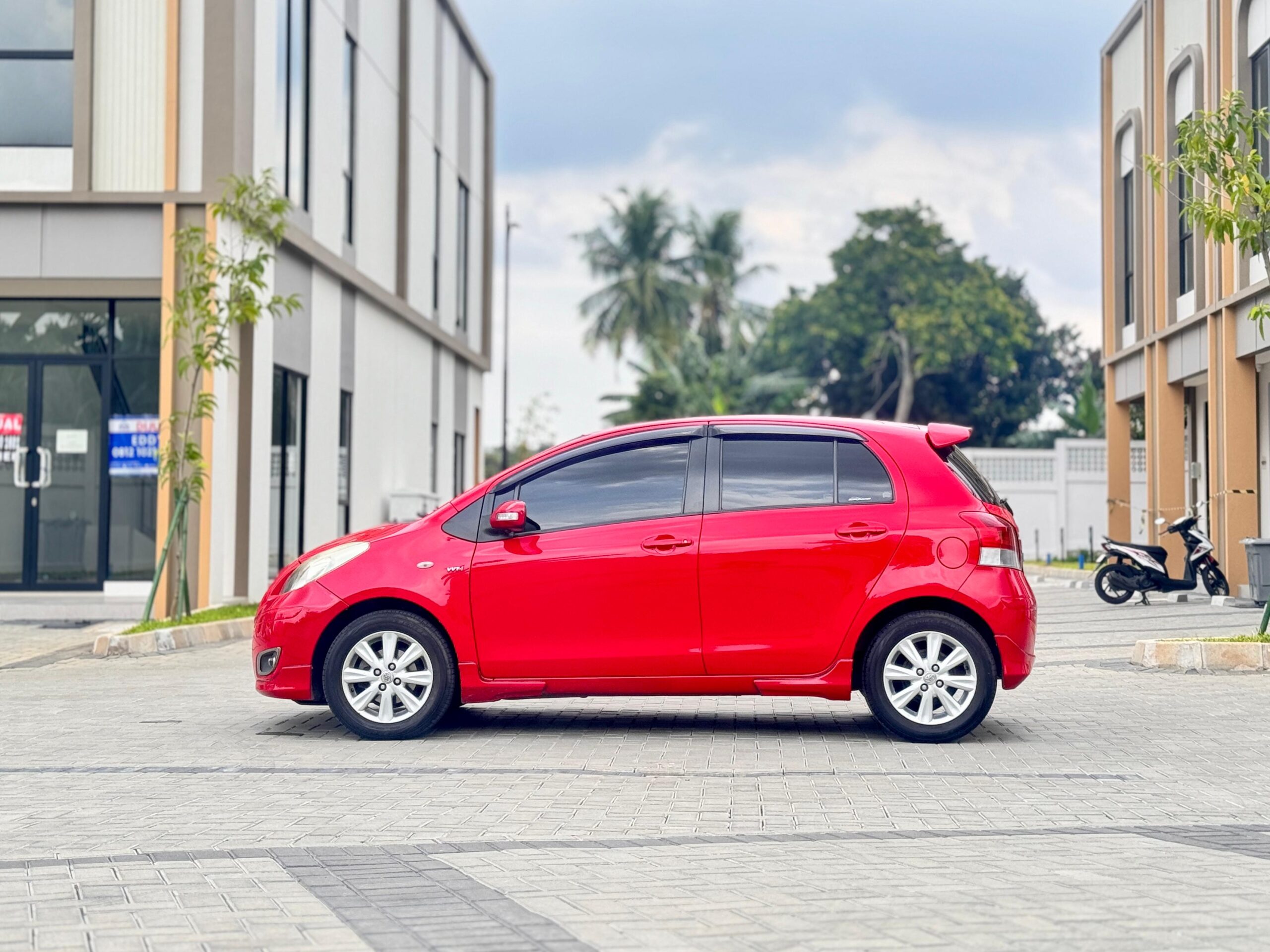 YARIS E AT MERAH 2011 - Gambar 5