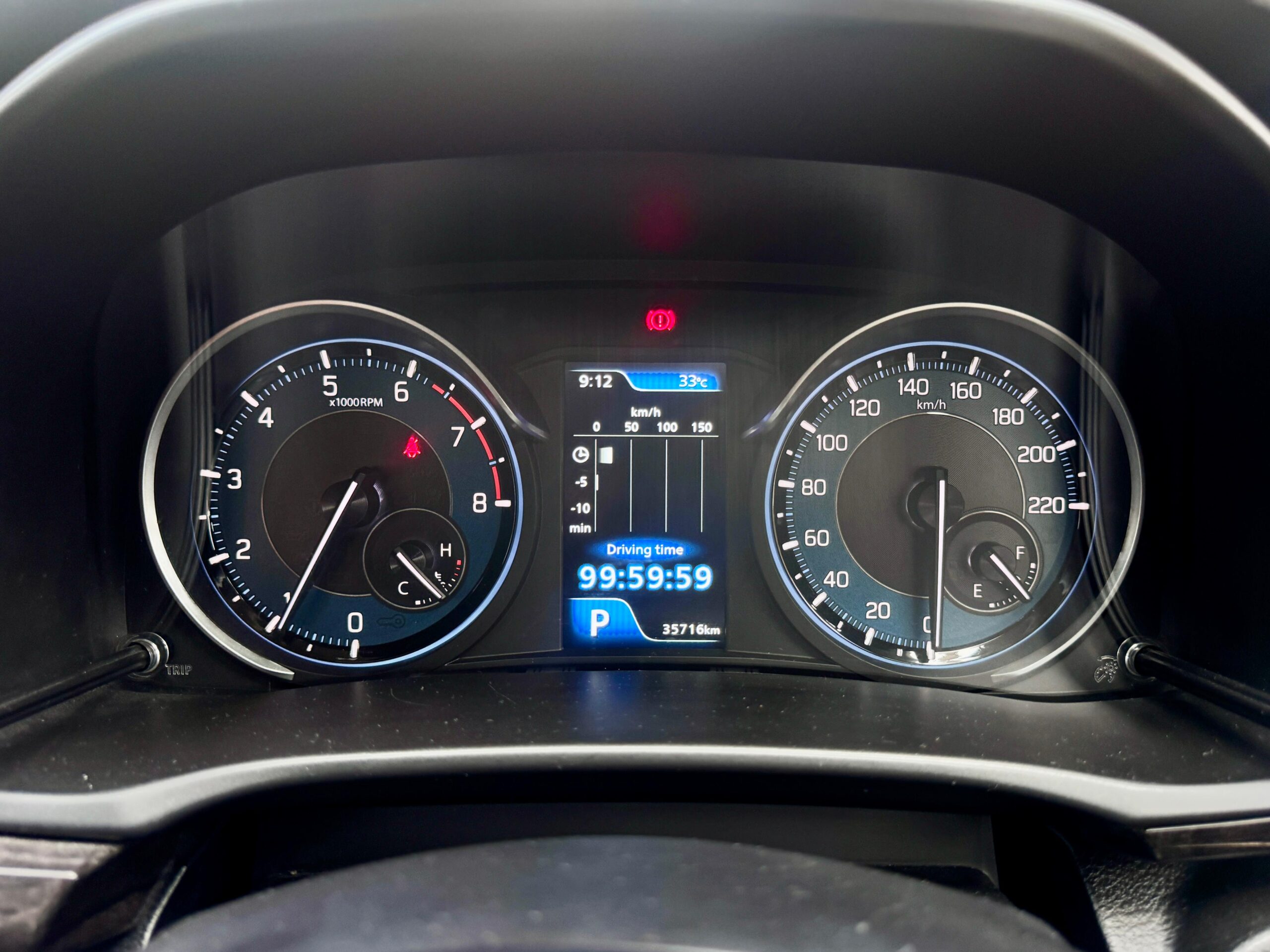 ERTIGA GX HYBRID AT SILVER 2022 - Gambar 8