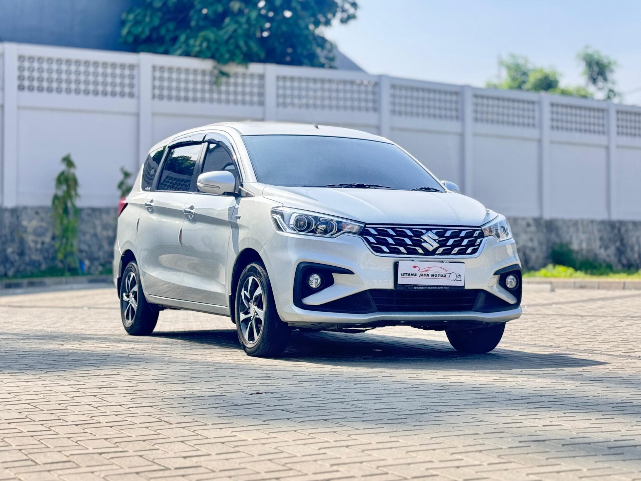 ERTIGA GX HYBRID AT SILVER 2022 - Gambar 2