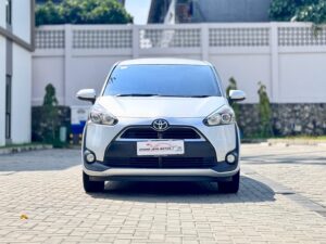 SIENTA V AT SILVER 2017