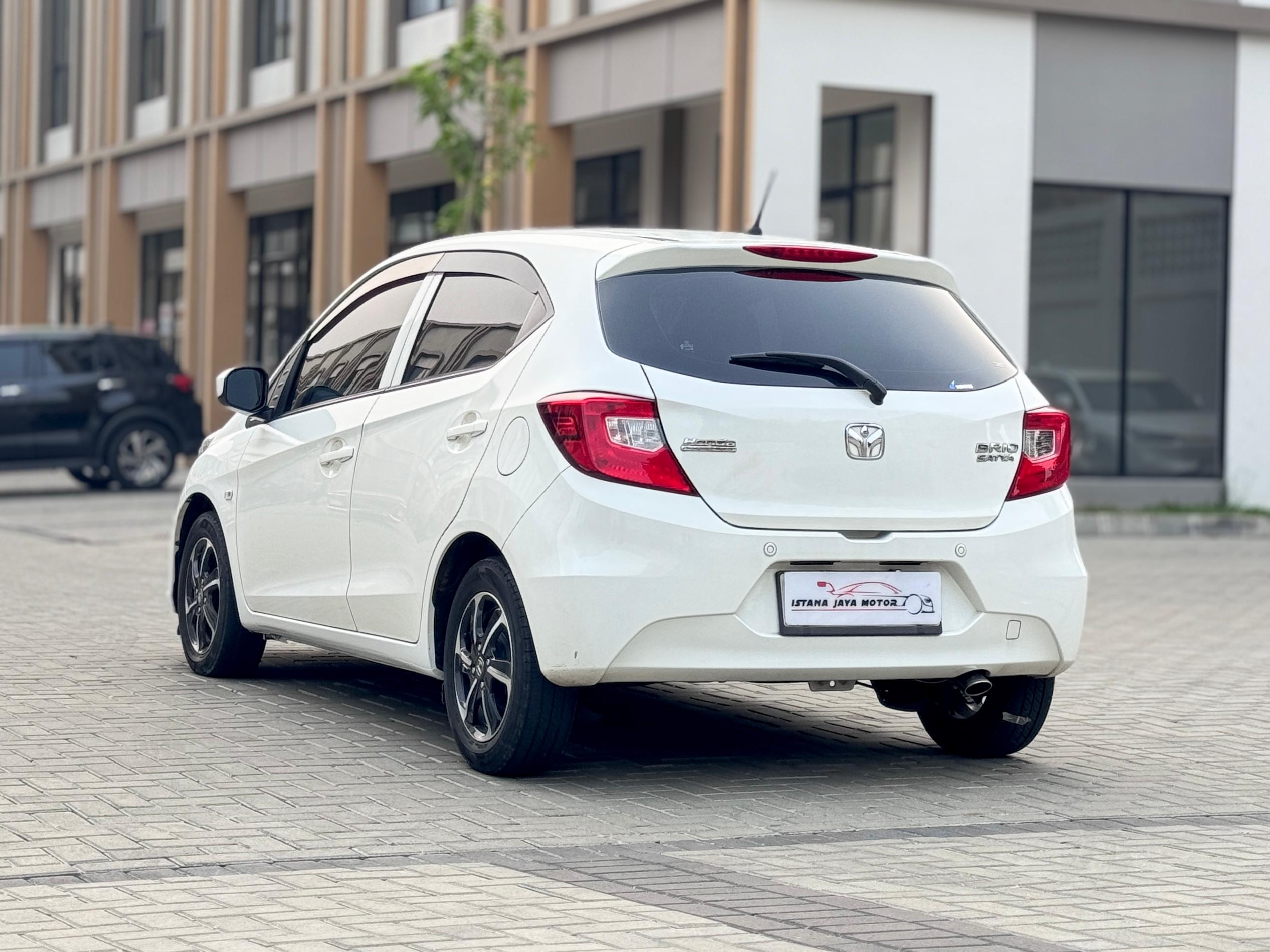 BRIO 1.2 E PUTIH 2023 - Gambar 5