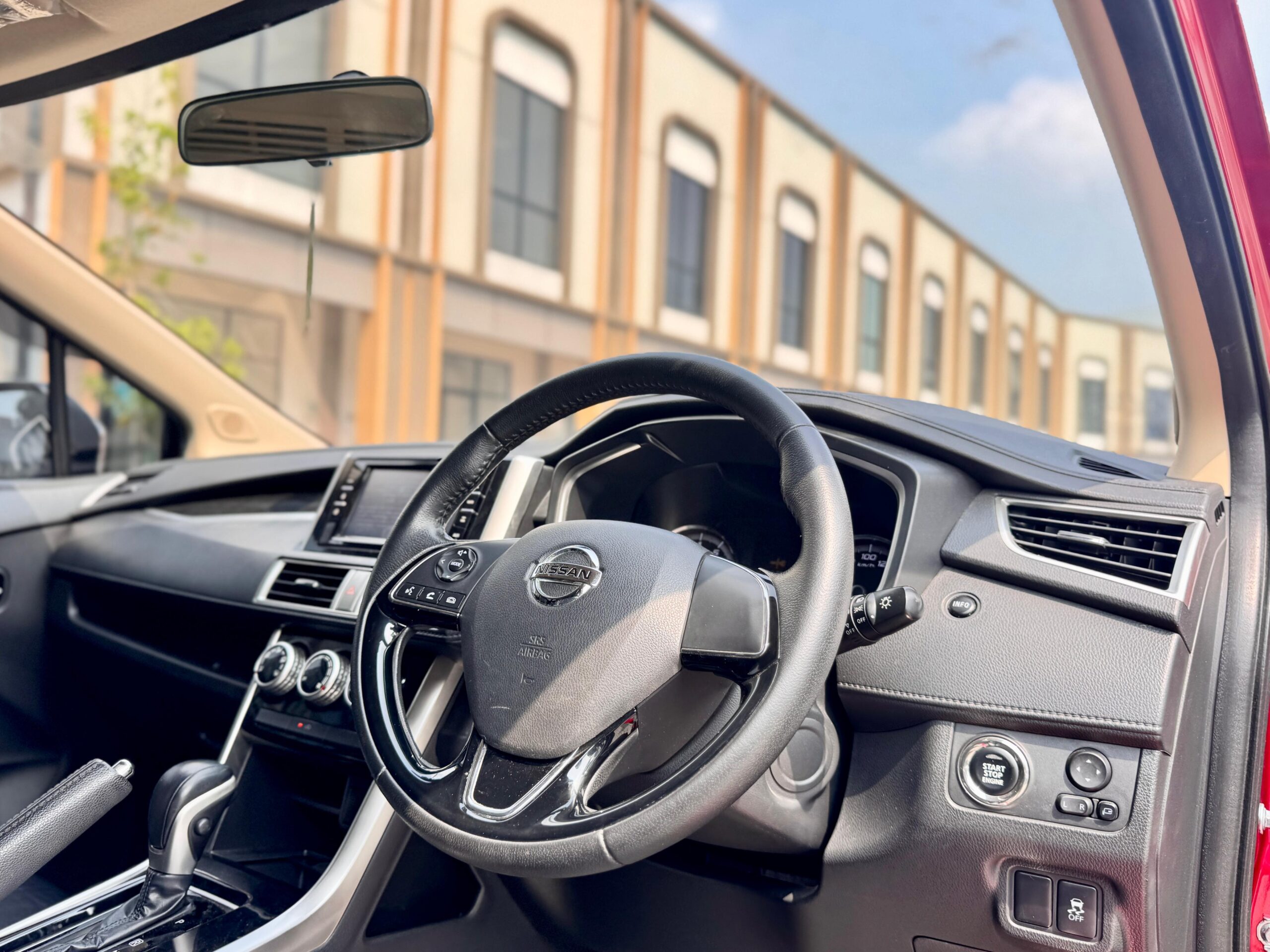 LIVINA VL AT MERAH 2019 - Gambar 11
