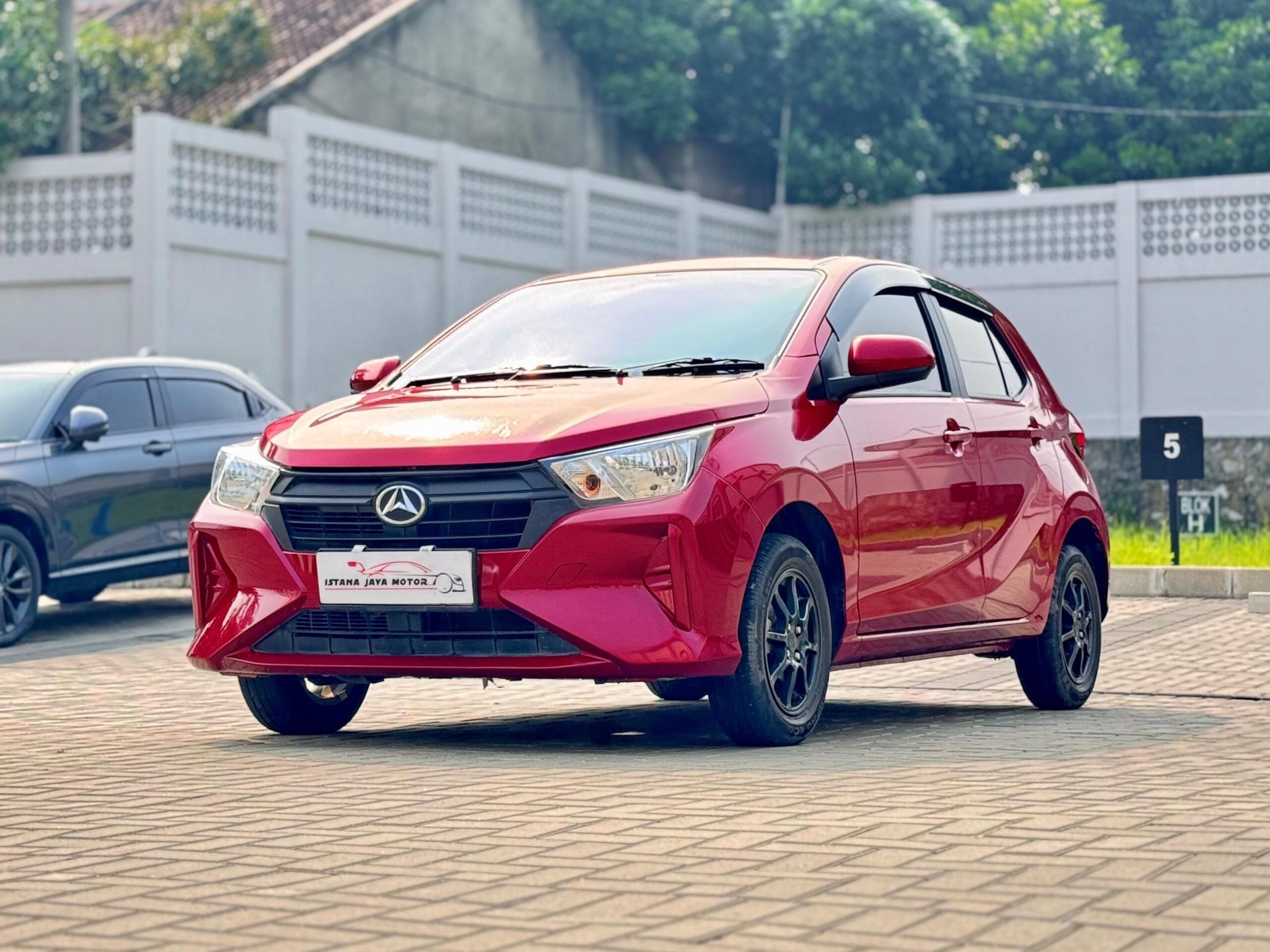 AYLA 1.0 X CVT MERAH 2023 - Gambar 3