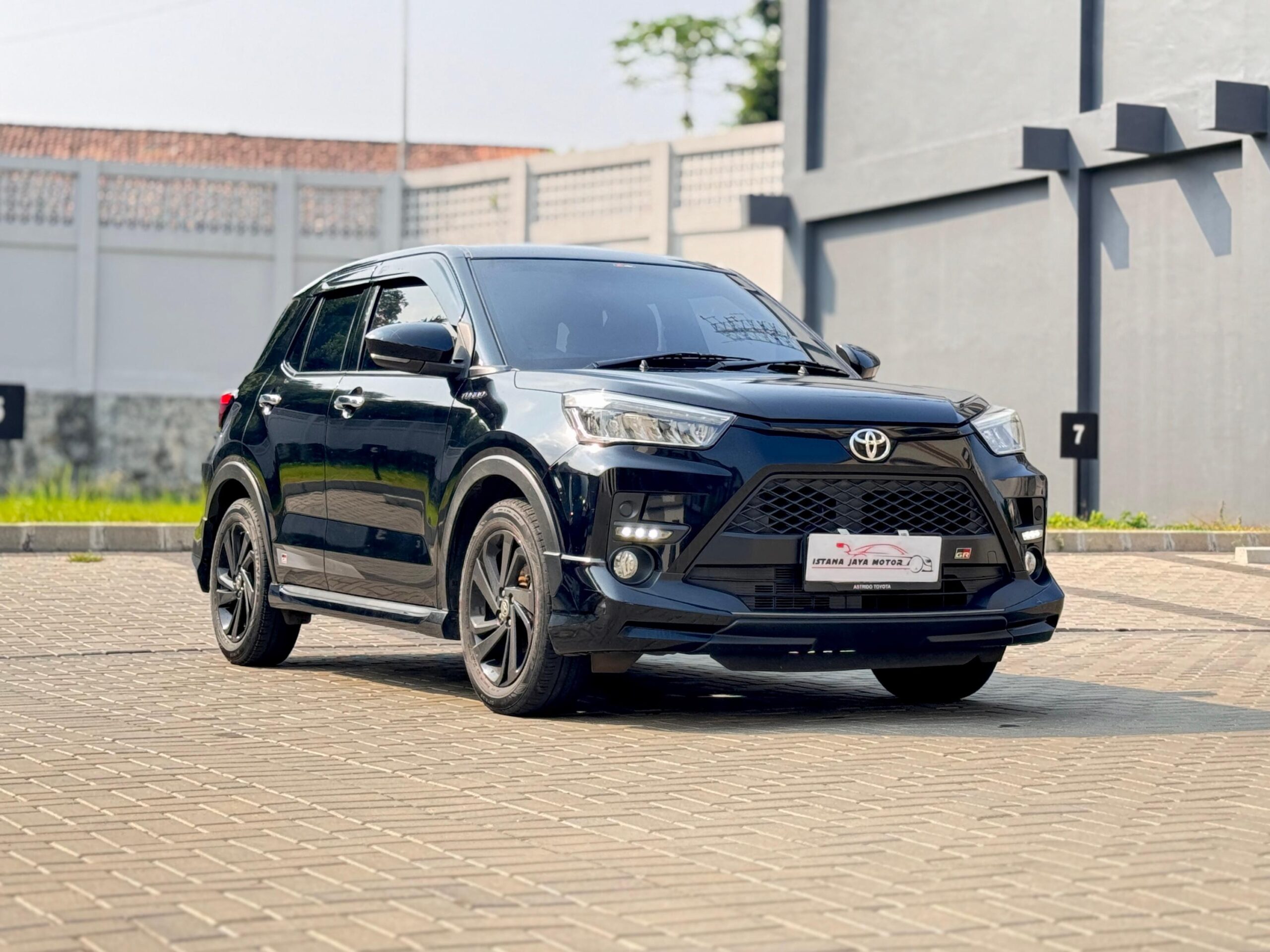 RAIZE 1.0T GR SPORT AT HITAM 2022 - Gambar 4