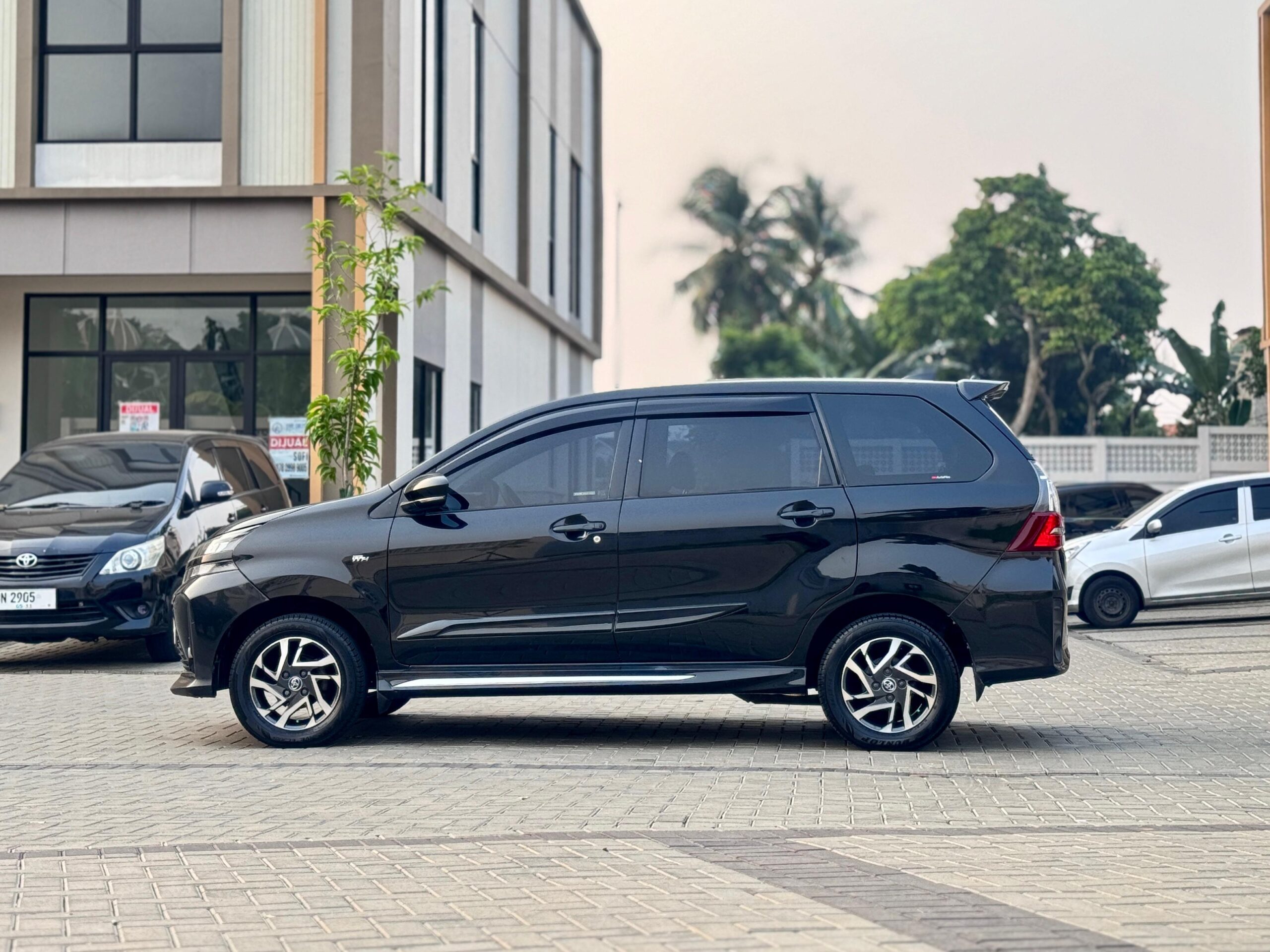 AVANZA 1.5 VELOZ HITAM 2020 - Gambar 7