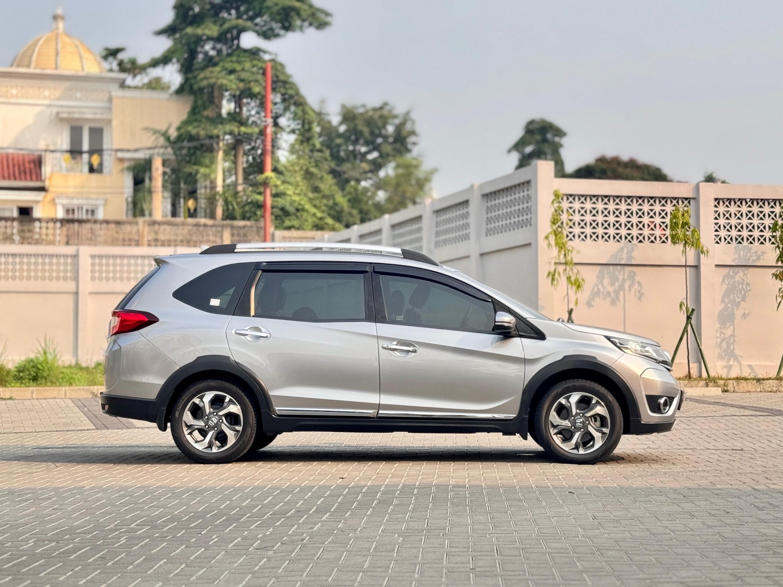 BRV 1.5 E CVT SILVER 2017 - Gambar 8