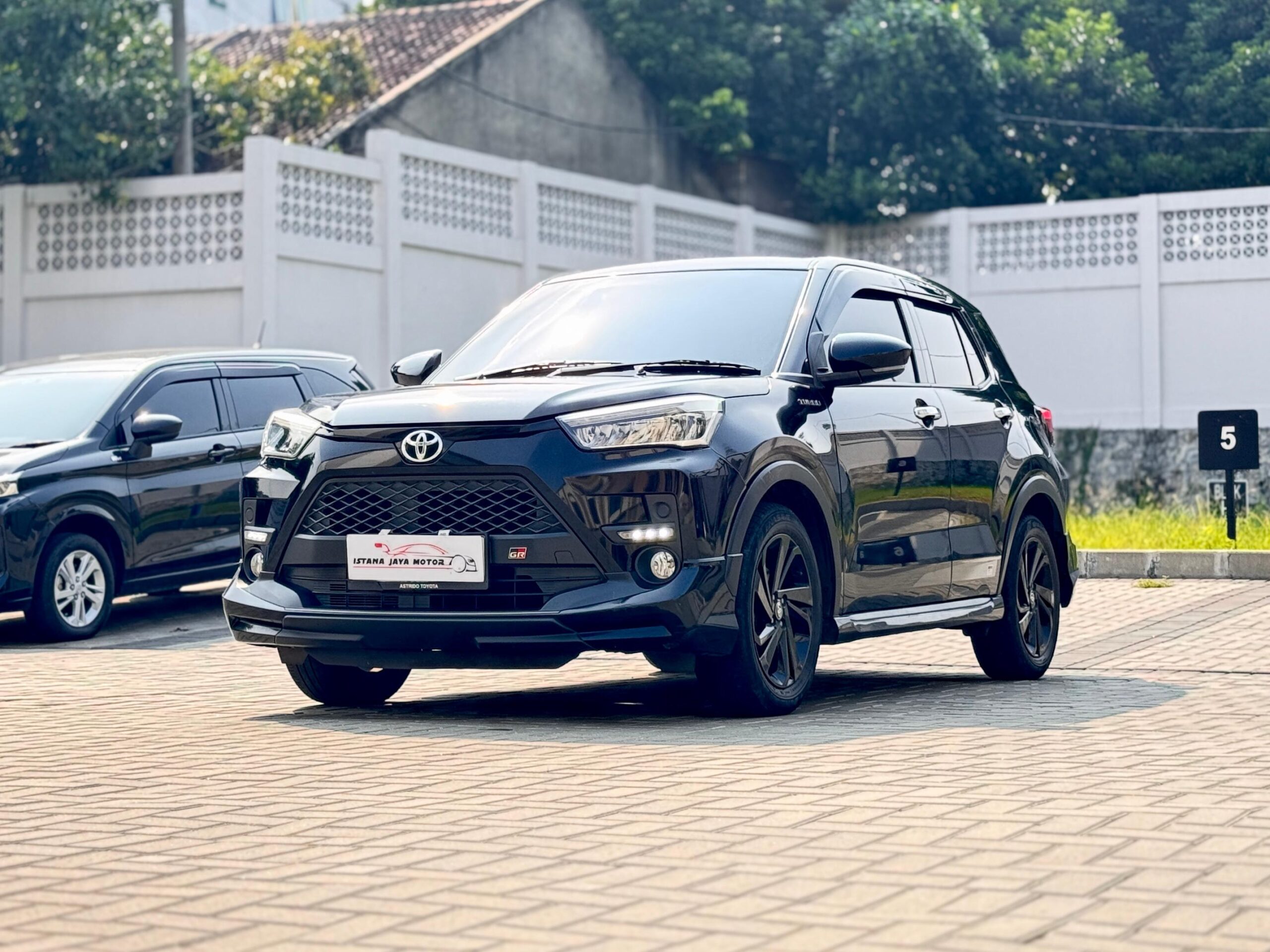 RAIZE 1.0T GR SPORT AT HITAM 2022 - Gambar 3