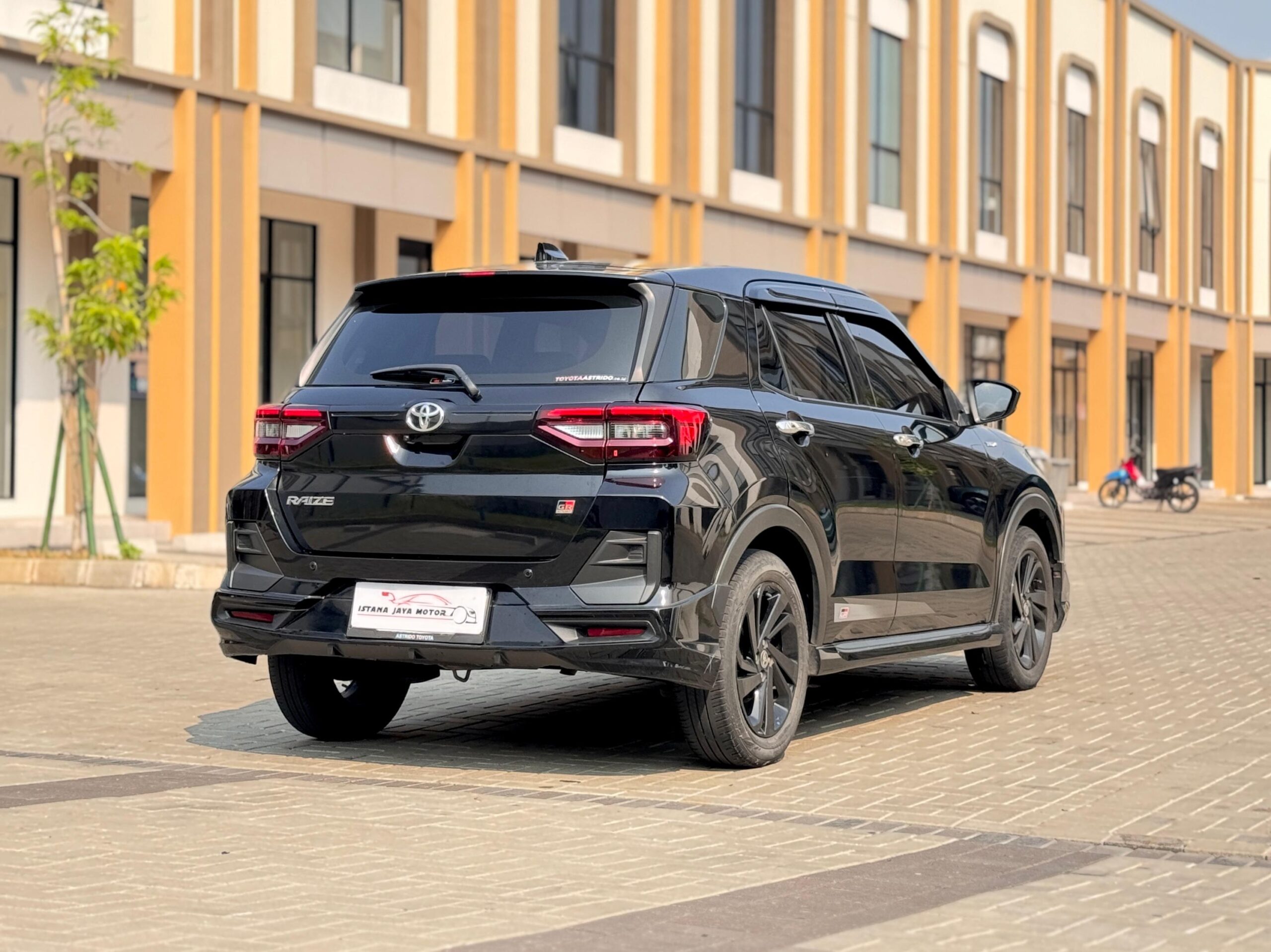 RAIZE 1.0T GR SPORT AT HITAM 2022 - Gambar 6