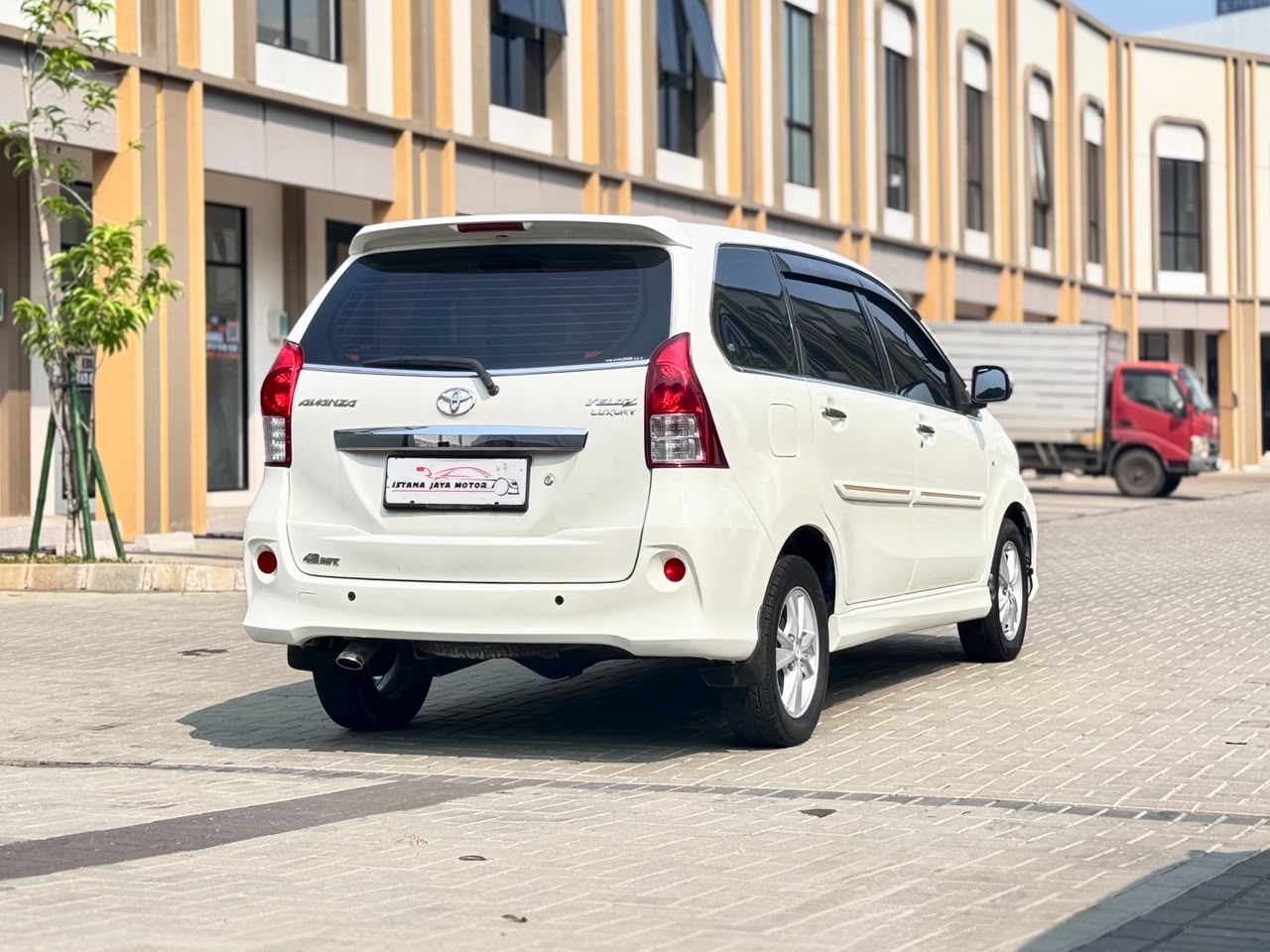 AVANZA VELOZ LUXURY 1.5 AT PUTIH 2015 - Gambar 6