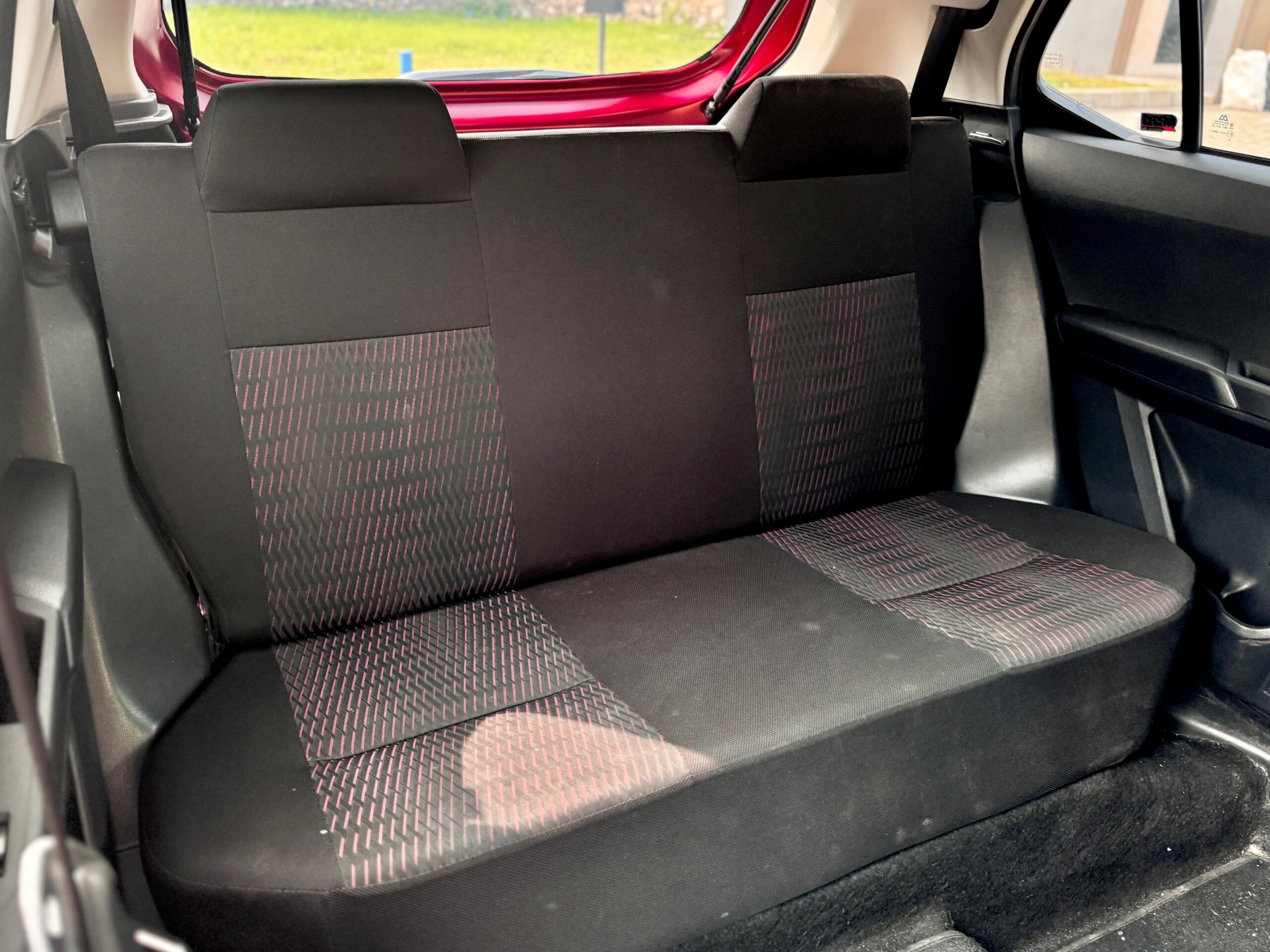 AYLA 1.0 X CVT MERAH 2023 - Gambar 14