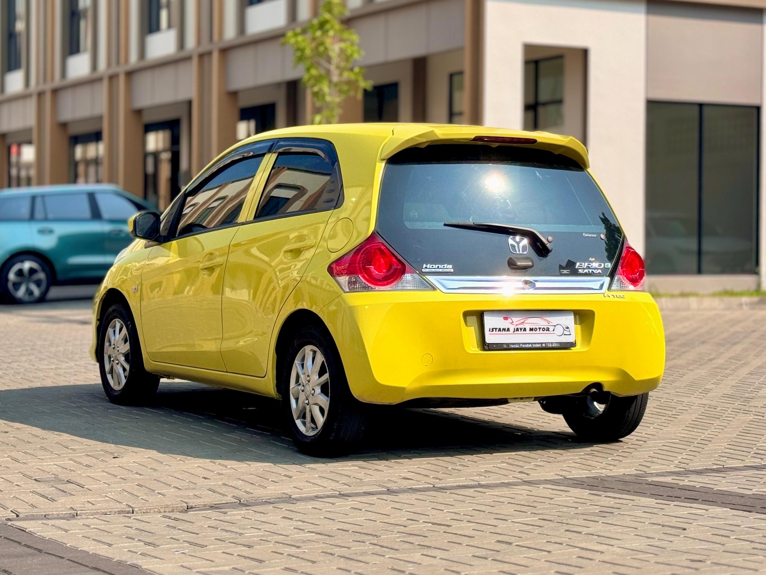BRIO 1.2 E AT KUNING 2018 - Gambar 5