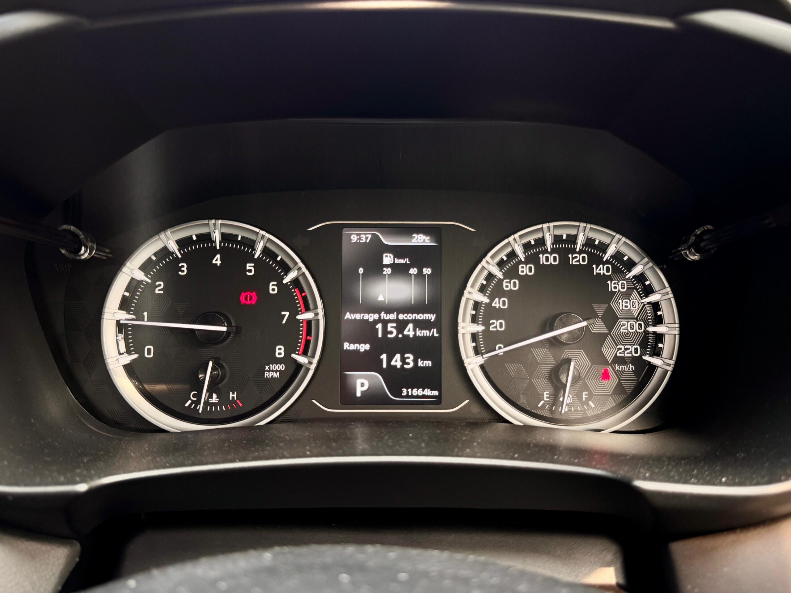 GRAND VITARA GX AT HITAM 2024 - Gambar 9