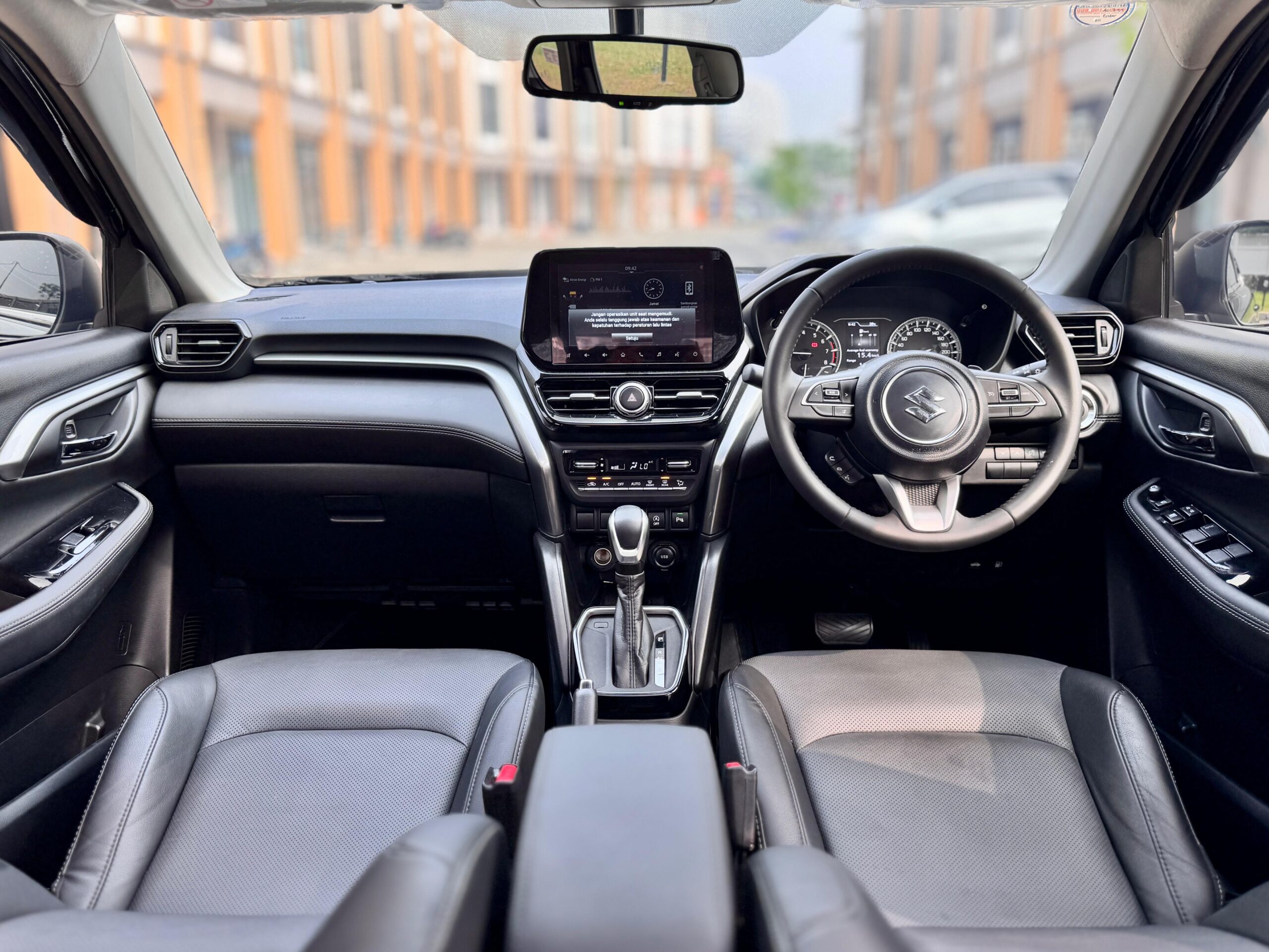 GRAND VITARA GX AT HITAM 2024 - Gambar 10