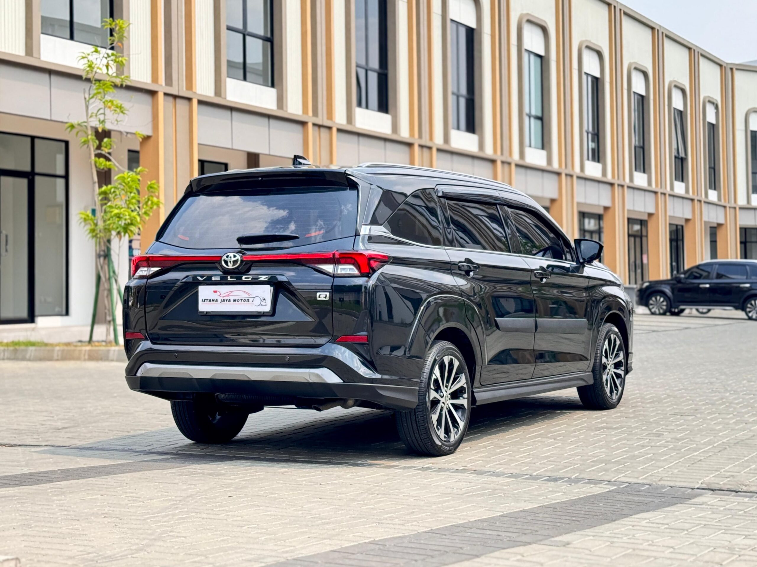 VELOZ Q CVT HITAM 2024 - Gambar 6