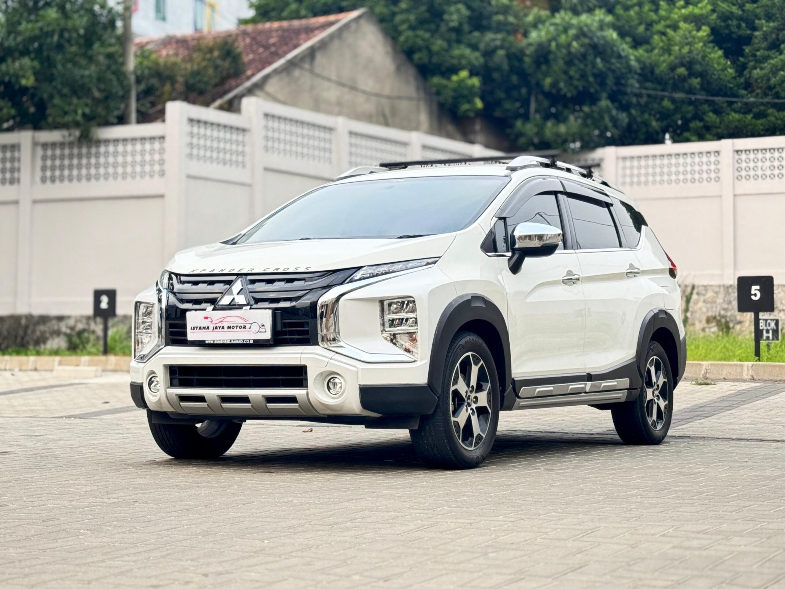 XPANDER 1.5 CROSS PREMIUM PUTIH 2021 - Gambar 3