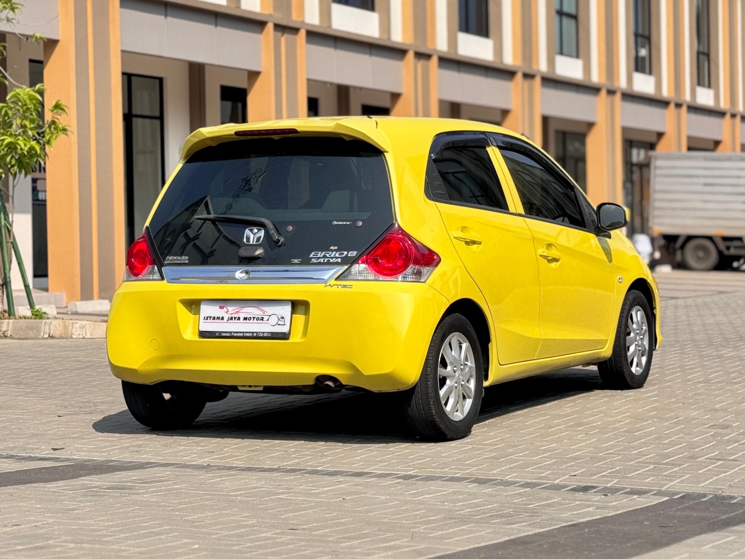 BRIO 1.2 E AT KUNING 2018 - Gambar 6