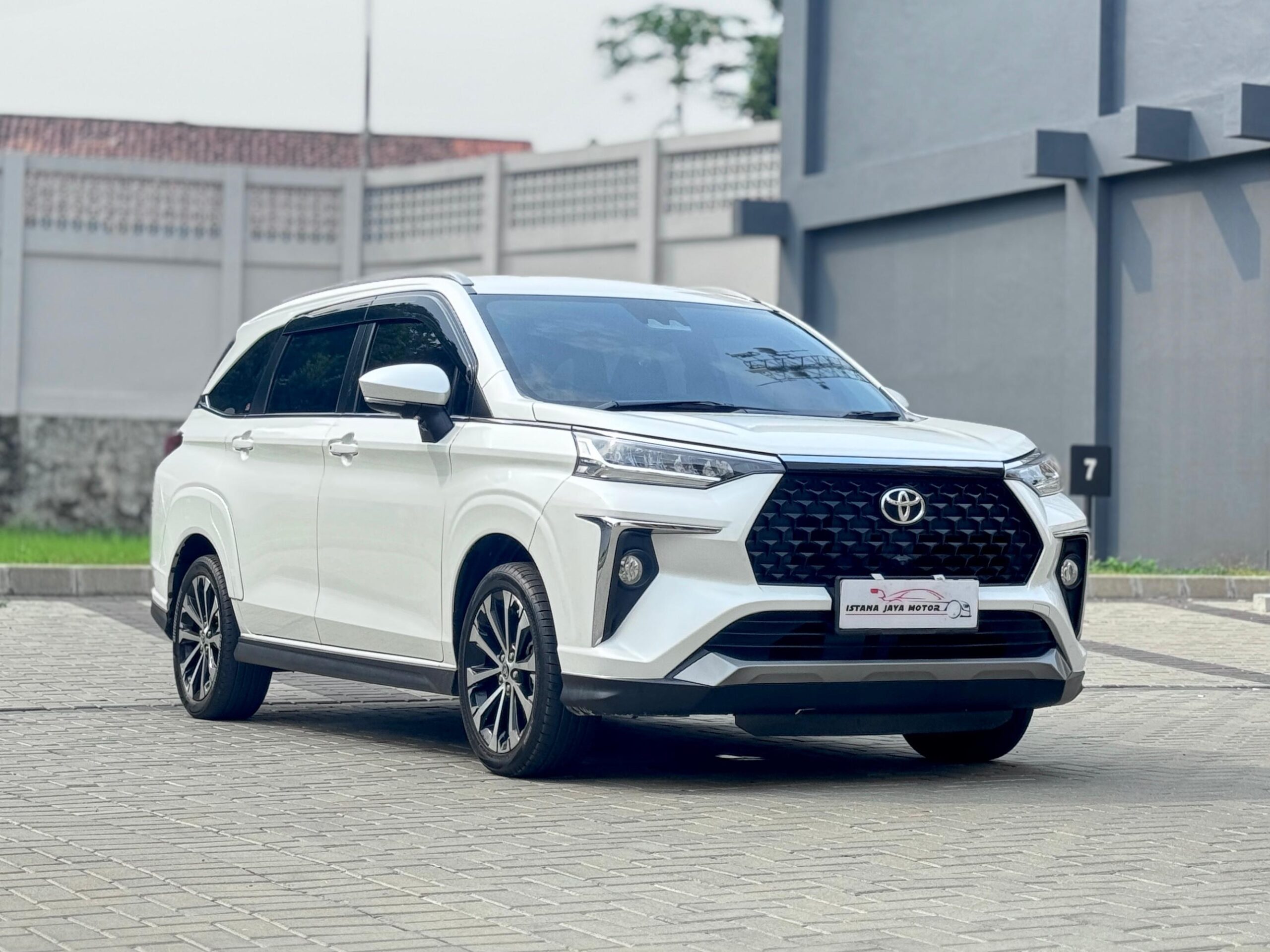 VELOZ Q TSS CVT PUTIH 2022 - Gambar 4