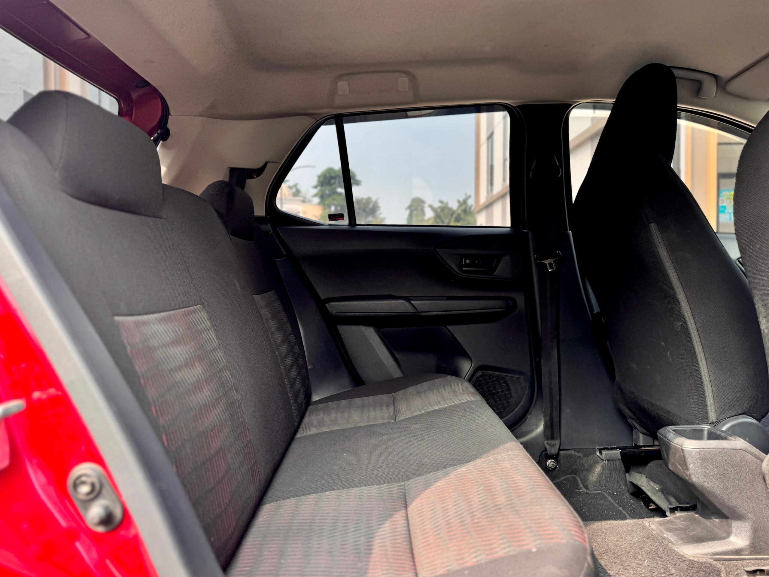 AYLA 1.0 X CVT MERAH 2023 - Gambar 15
