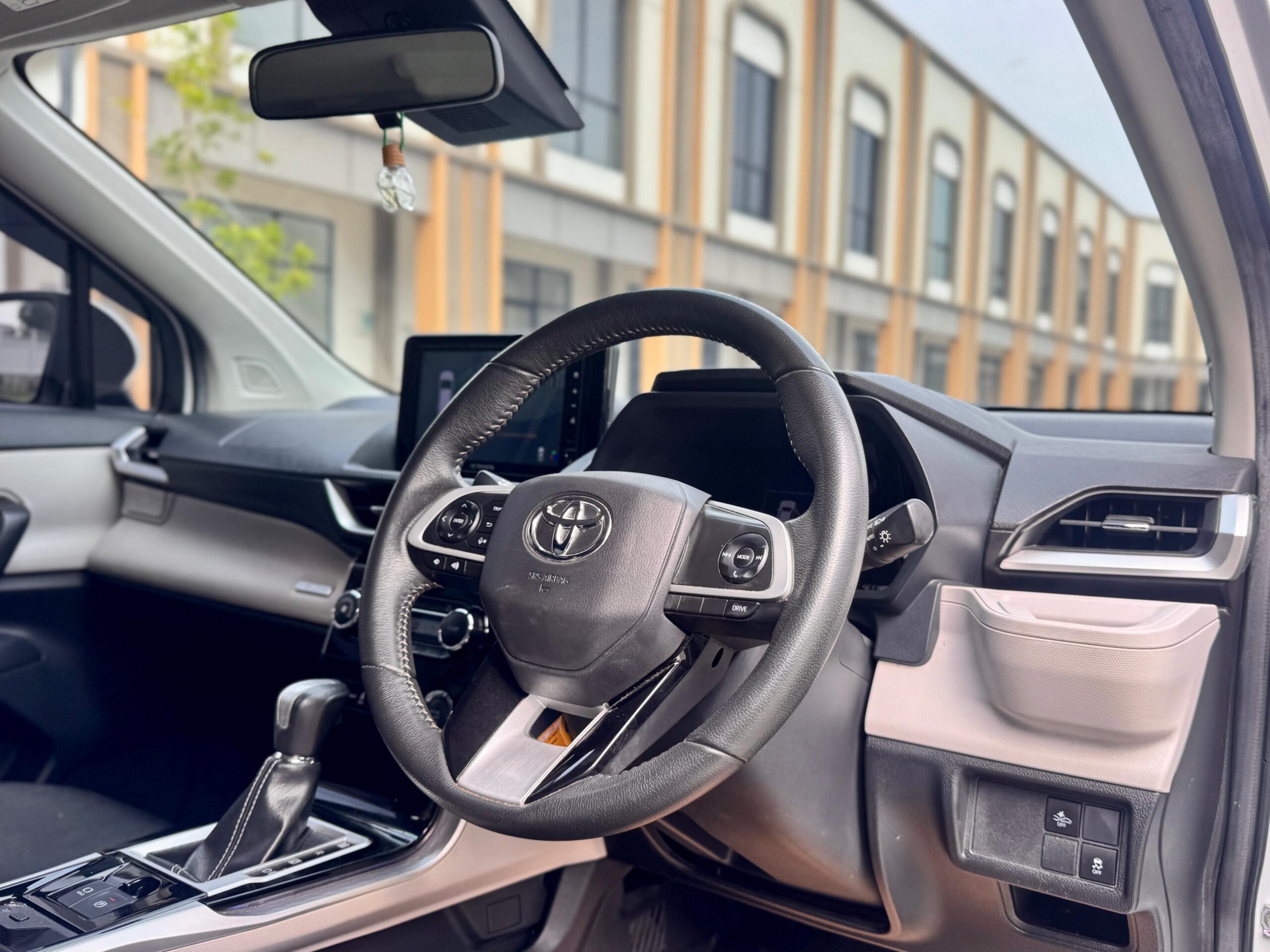 VELOZ Q TSS CVT PUTIH 2022 - Gambar 11