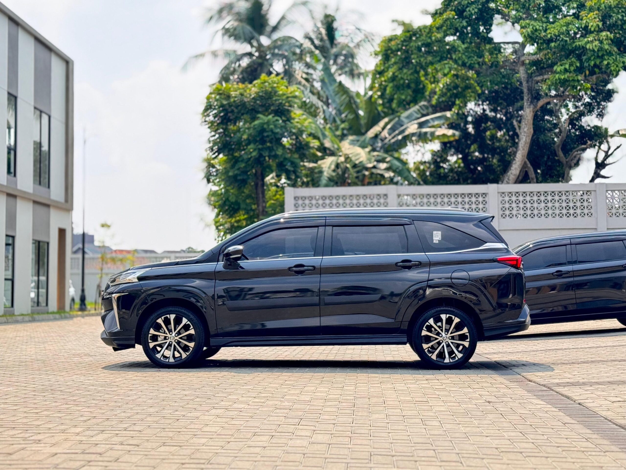 VELOZ Q CVT HITAM 2024 - Gambar 7